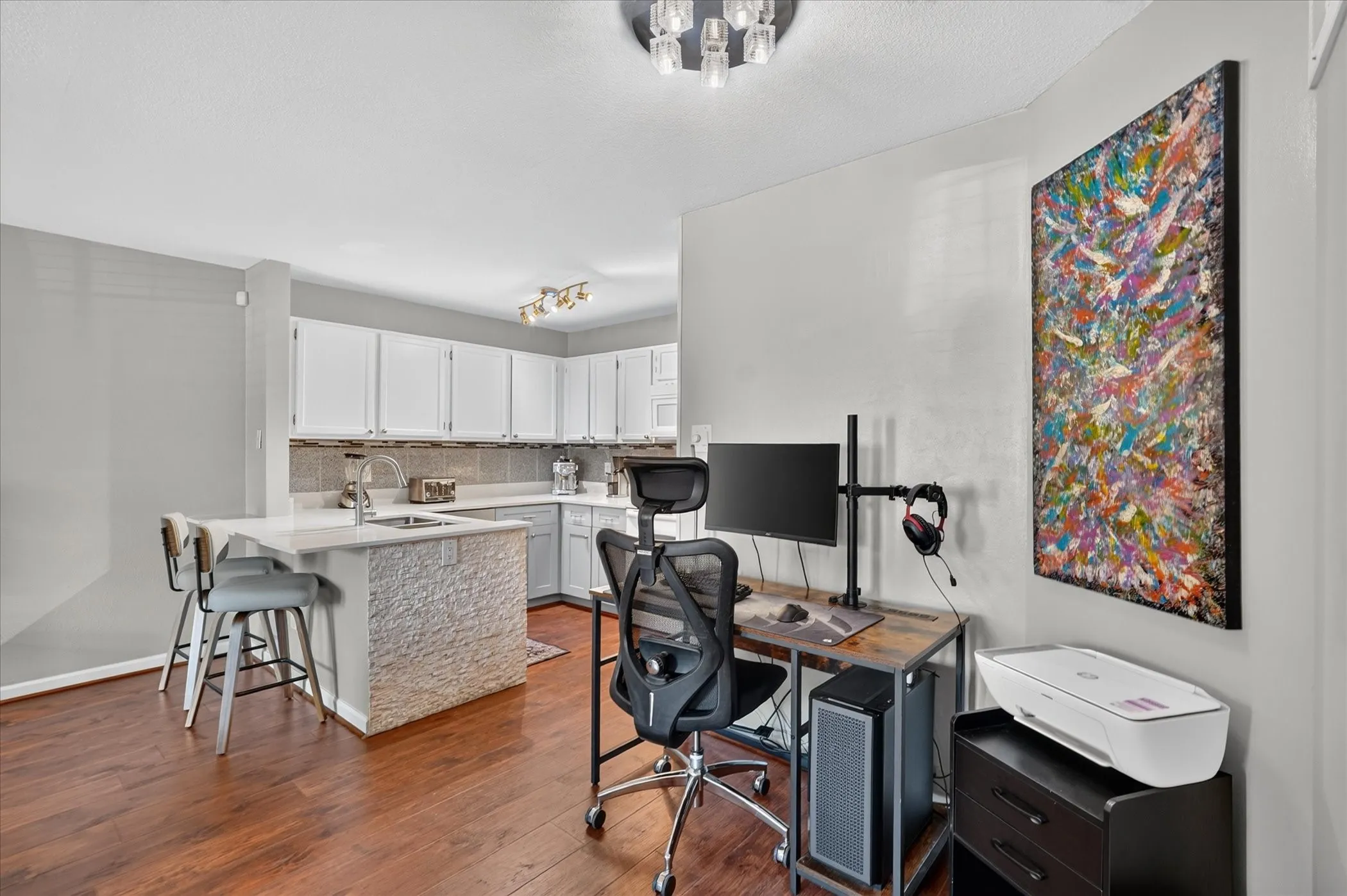 Condominium For Sale in Dallas County , 6108 Abrams Road 403, Dallas, Texas 75231, 1 Bedroom, 1 Bathroom, Garage spaces, 600 Sqft, built in 1984, mls#21383625, Real Estate Agent in Dallas, Homes For Sale in Dallas county, Homes For Sale in Dallas, Realtor in Dallas Texas, Real Estate Brokerage Independent Realty Texas, Luminita Cordes Realtor