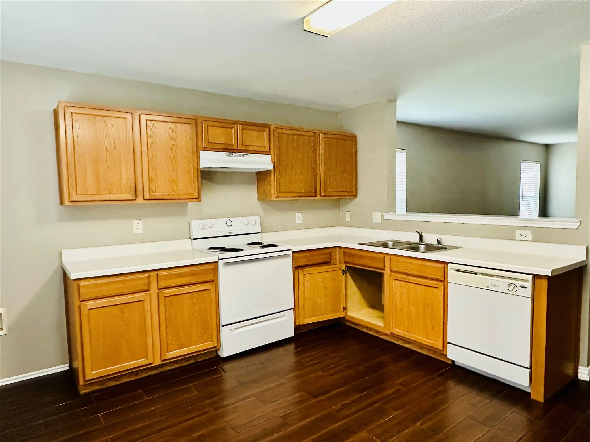 Single Family Residence For Sale in Tarrant County , 8021 Stowe Springs Lane, Arlington, Texas 76002, 3 Bedroom, 2 Bathroom, 2 Garage spaces, 1,679 Sqft, built in 2006, mls#21388858, Real Estate Agent in Arlington, Homes For Sale in Tarrant county, Homes For Sale in Arlington, Realtor in Arlington Texas, Real Estate Brokerage Independent Realty Texas, Luminita Cordes Realtor
