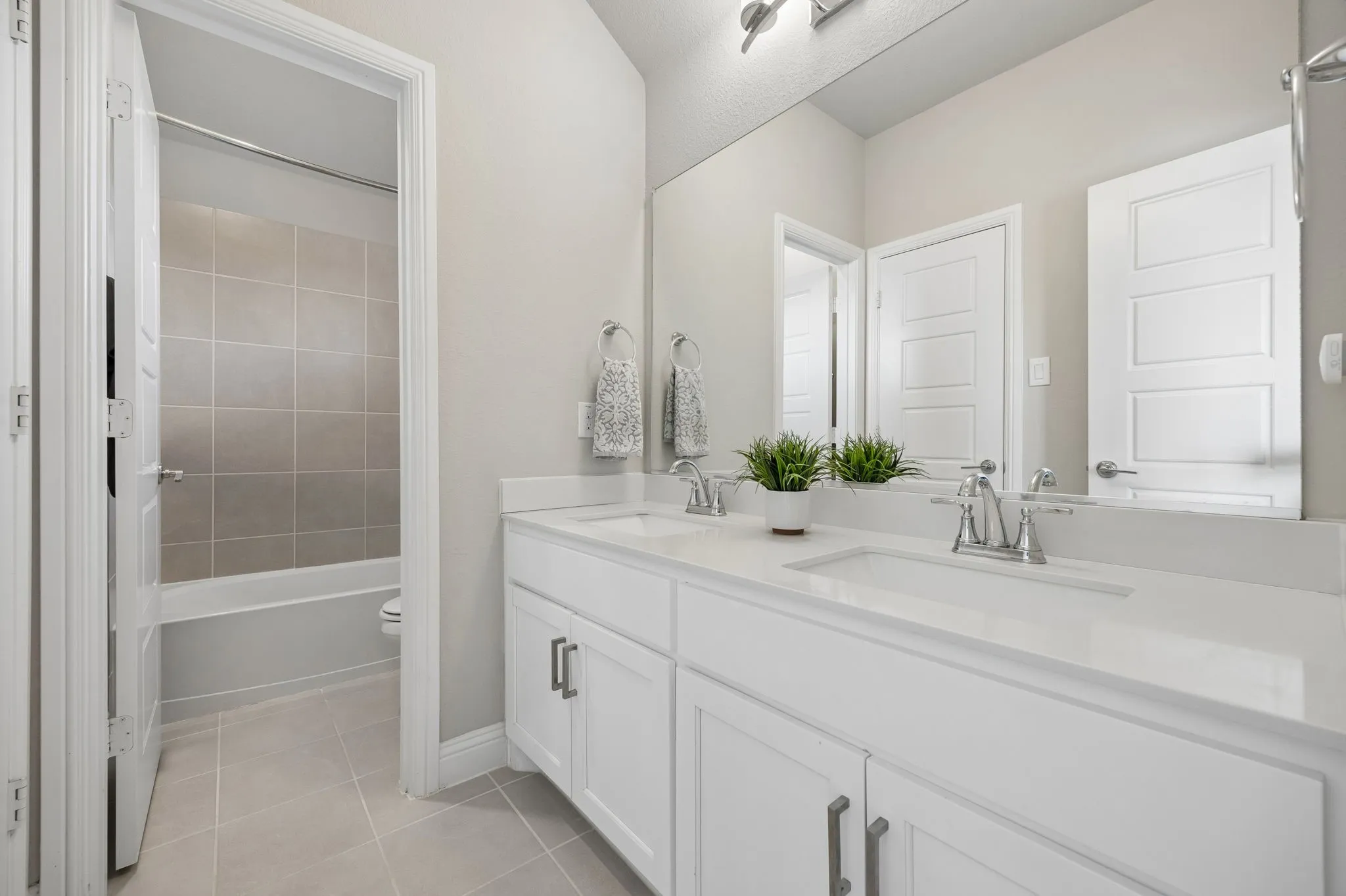 Single Family Residence For Sale in Denton County , 2270 English Ivy Road, Frisco, Texas 75033, 4 Bedroom, 4 Bathroom, 2 Garage spaces, 3,162 Sqft, built in 2019, mls#21387416, Real Estate Agent in Frisco, Homes For Sale in Denton county, Homes For Sale in Frisco, Realtor in Frisco Texas, Real Estate Brokerage Independent Realty Texas, Luminita Cordes Realtor
