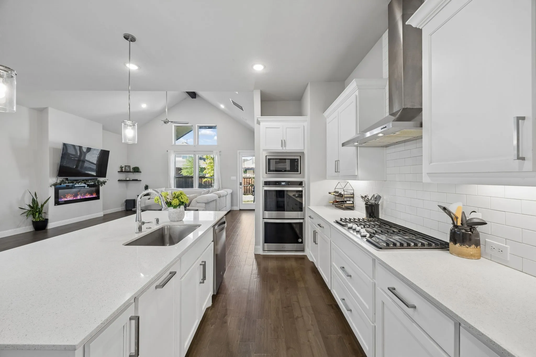 Single Family Residence For Sale in Denton County , 2270 English Ivy Road, Frisco, Texas 75033, 4 Bedroom, 4 Bathroom, 2 Garage spaces, 3,162 Sqft, built in 2019, mls#21387416, Real Estate Agent in Frisco, Homes For Sale in Denton county, Homes For Sale in Frisco, Realtor in Frisco Texas, Real Estate Brokerage Independent Realty Texas, Luminita Cordes Realtor