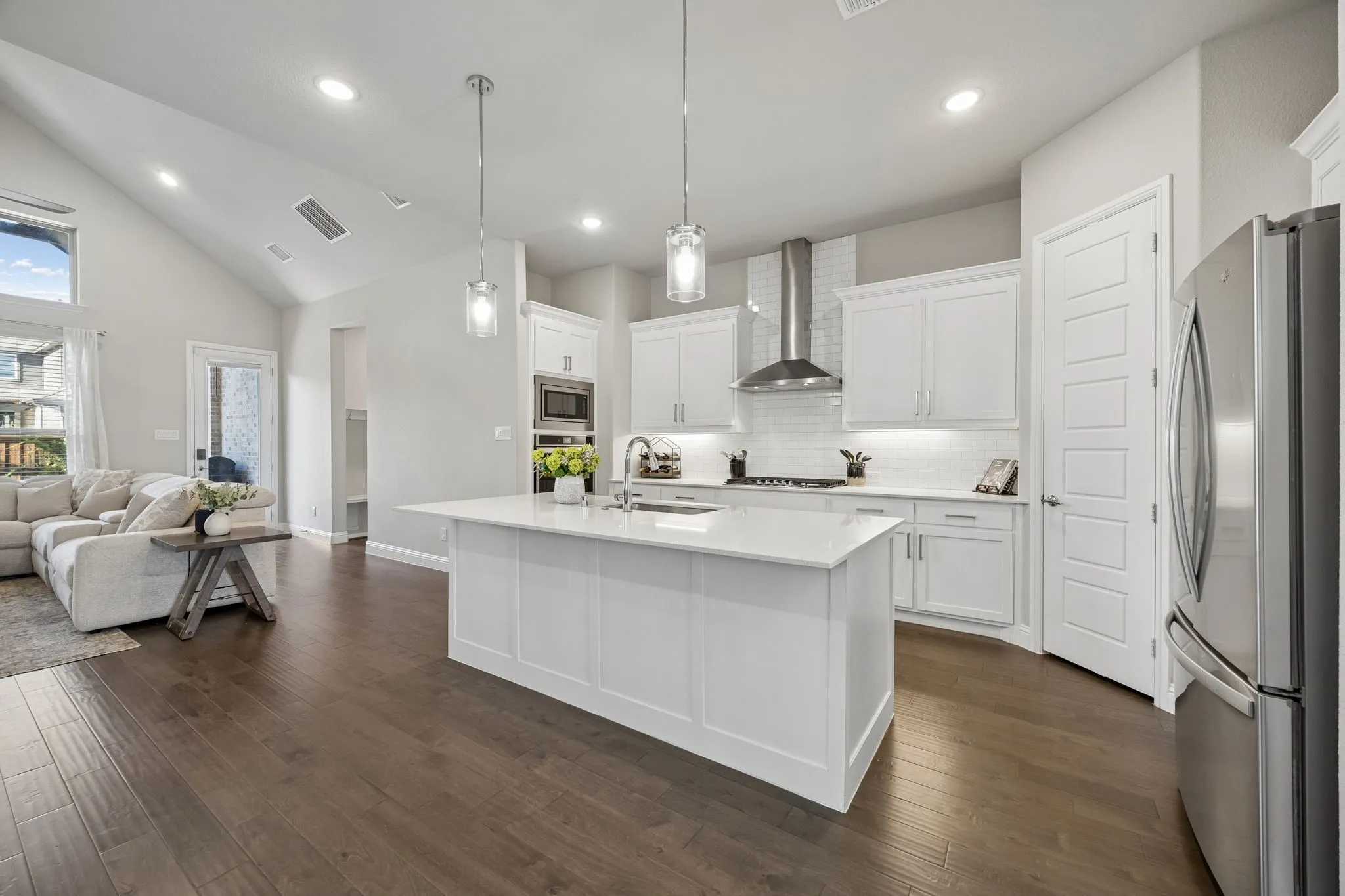 Single Family Residence For Sale in Denton County , 2270 English Ivy Road, Frisco, Texas 75033, 4 Bedroom, 4 Bathroom, 2 Garage spaces, 3,162 Sqft, built in 2019, mls#21387416, Real Estate Agent in Frisco, Homes For Sale in Denton county, Homes For Sale in Frisco, Realtor in Frisco Texas, Real Estate Brokerage Independent Realty Texas, Luminita Cordes Realtor