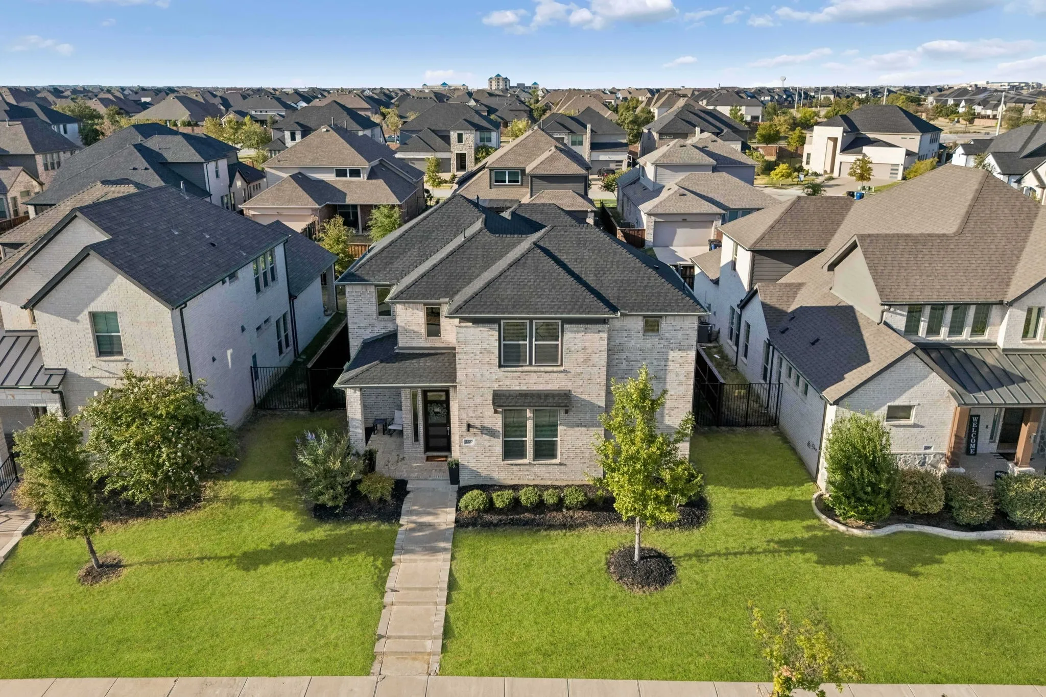 Single Family Residence For Sale in Denton County , 2270 English Ivy Road, Frisco, Texas 75033, 4 Bedroom, 4 Bathroom, 2 Garage spaces, 3,162 Sqft, built in 2019, mls#21387416, Real Estate Agent in Frisco, Homes For Sale in Denton county, Homes For Sale in Frisco, Realtor in Frisco Texas, Real Estate Brokerage Independent Realty Texas, Luminita Cordes Realtor