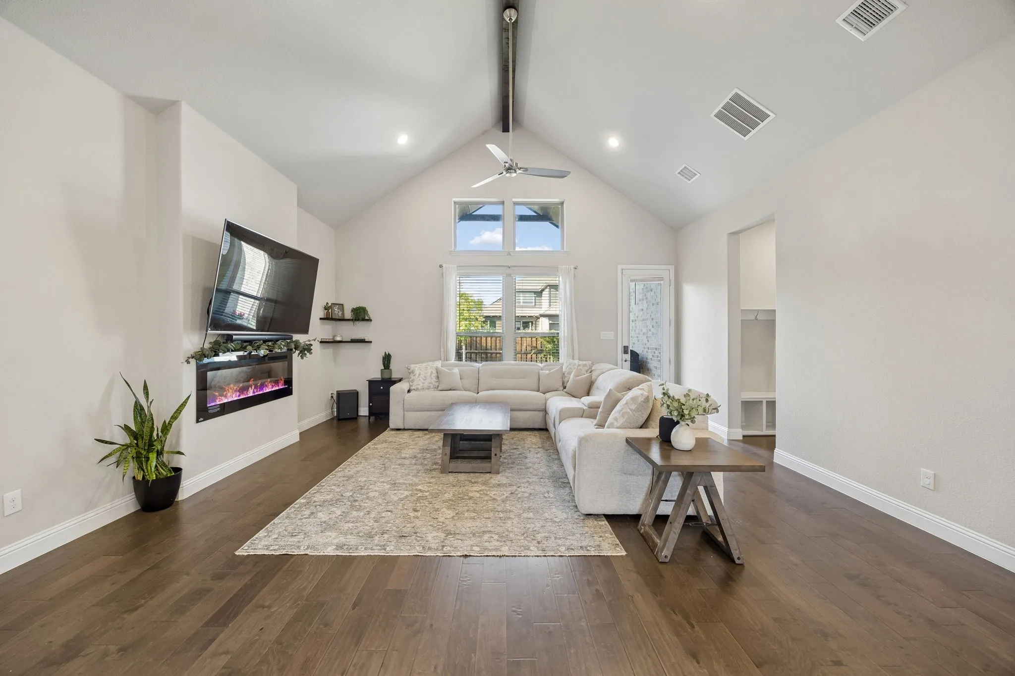 Single Family Residence For Sale in Denton County , 2270 English Ivy Road, Frisco, Texas 75033, 4 Bedroom, 4 Bathroom, 2 Garage spaces, 3,162 Sqft, built in 2019, mls#21387416, Real Estate Agent in Frisco, Homes For Sale in Denton county, Homes For Sale in Frisco, Realtor in Frisco Texas, Real Estate Brokerage Independent Realty Texas, Luminita Cordes Realtor