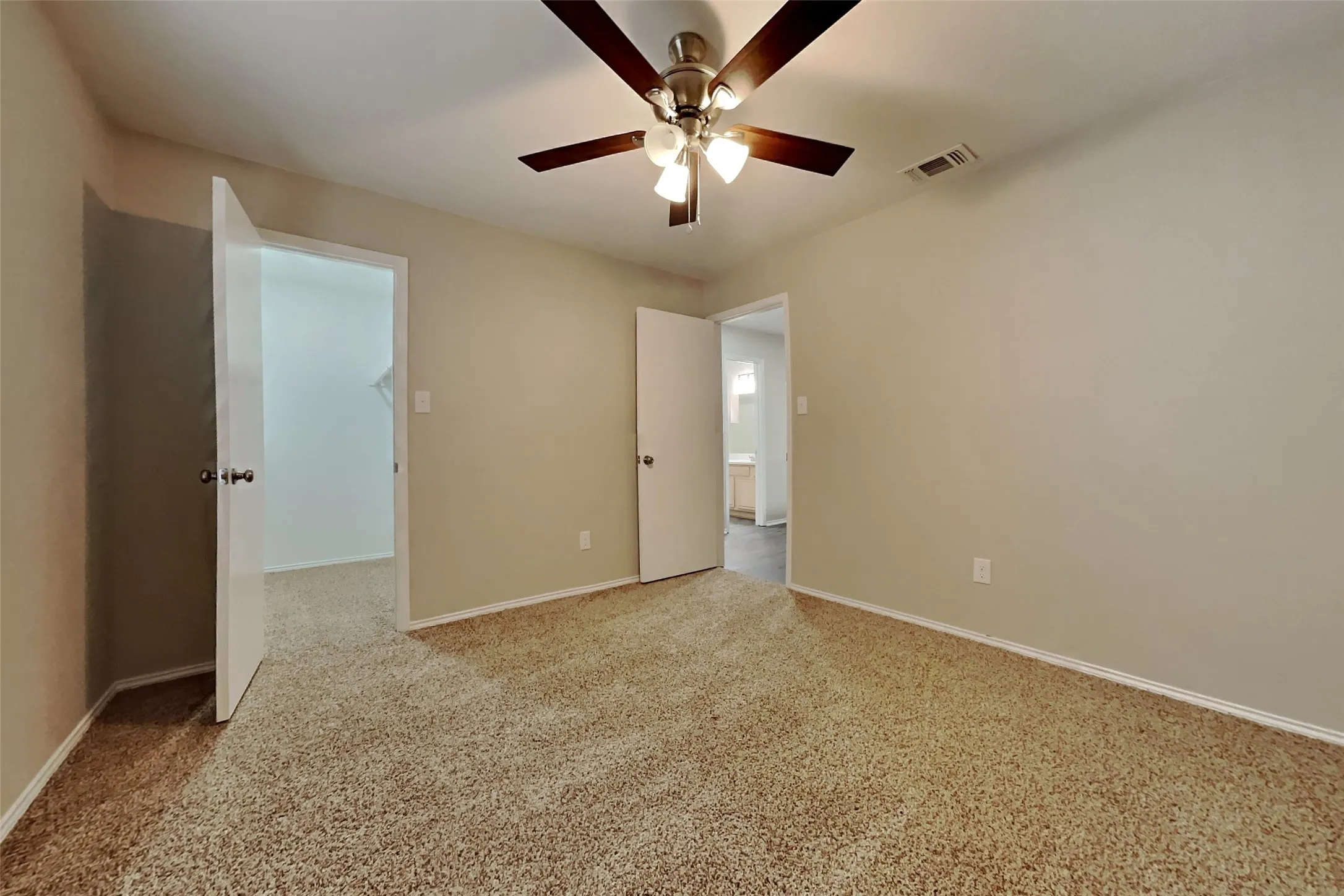 Single Family Residence For Rent in Dallas County , 629 Forest Oaks Drive, Grand Prairie, Texas 75052, 3 Bedroom, 2 Bathroom, 2 Garage spaces, 1,587 Sqft, built in 1995, mls#21388954, Real Estate Agent in Grand Prairie, Homes For Rent in Dallas county, Homes For Rent in Grand Prairie, Realtor in Grand Prairie Texas, Real Estate Brokerage Independent Realty Texas, Luminita Cordes Realtor