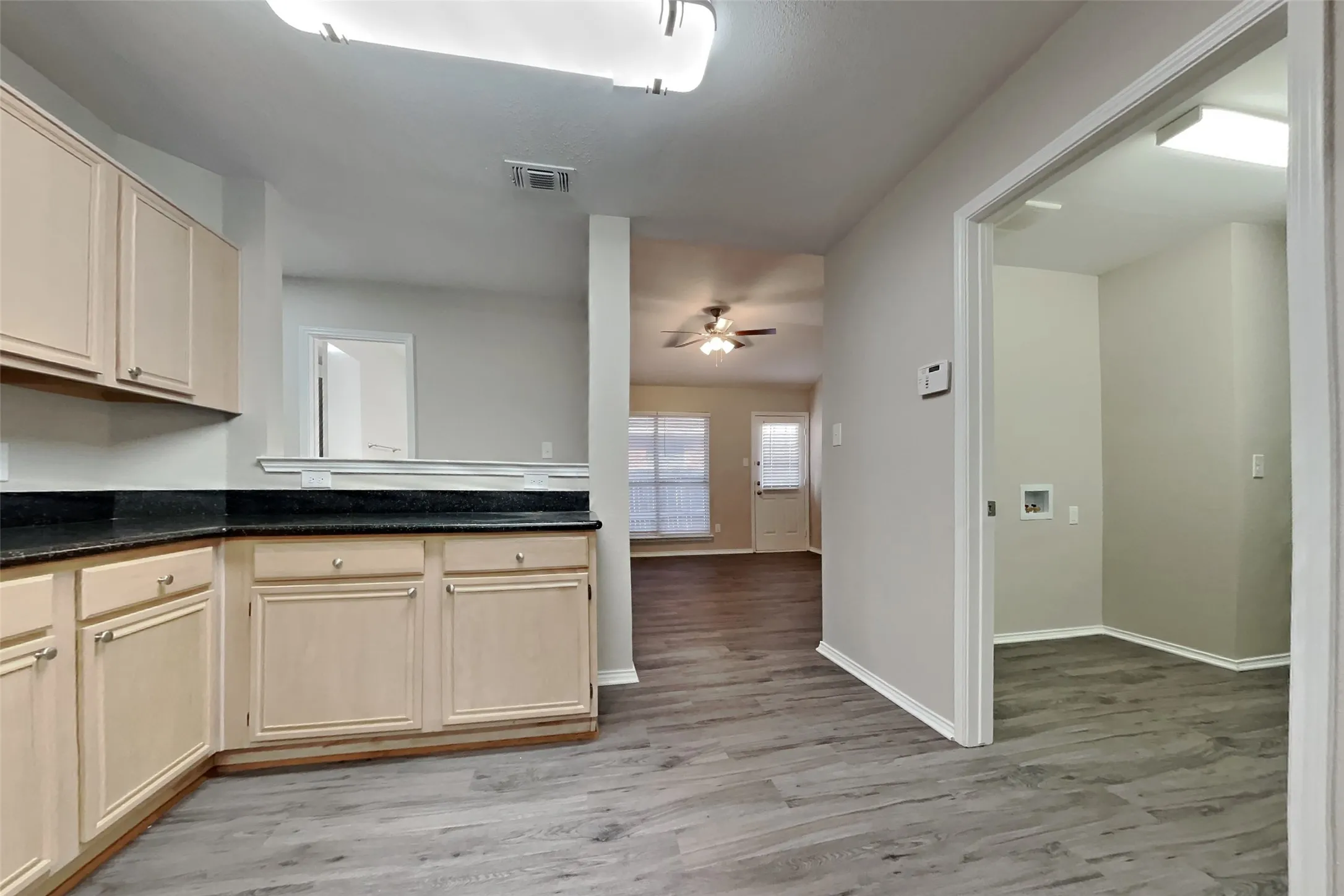 Single Family Residence For Rent in Dallas County , 629 Forest Oaks Drive, Grand Prairie, Texas 75052, 3 Bedroom, 2 Bathroom, 2 Garage spaces, 1,587 Sqft, built in 1995, mls#21388954, Real Estate Agent in Grand Prairie, Homes For Rent in Dallas county, Homes For Rent in Grand Prairie, Realtor in Grand Prairie Texas, Real Estate Brokerage Independent Realty Texas, Luminita Cordes Realtor