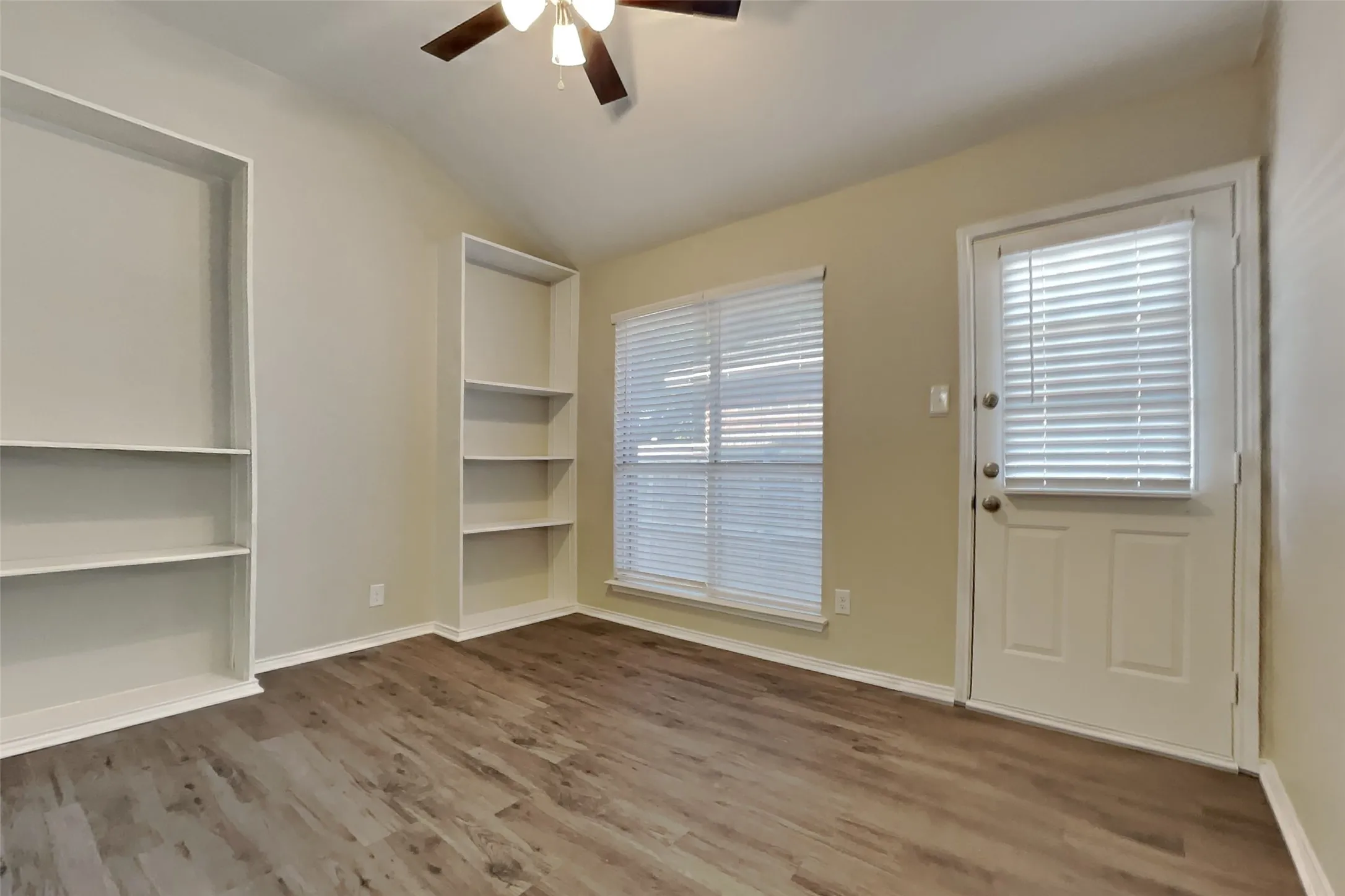 Single Family Residence For Rent in Dallas County , 629 Forest Oaks Drive, Grand Prairie, Texas 75052, 3 Bedroom, 2 Bathroom, 2 Garage spaces, 1,587 Sqft, built in 1995, mls#21388954, Real Estate Agent in Grand Prairie, Homes For Rent in Dallas county, Homes For Rent in Grand Prairie, Realtor in Grand Prairie Texas, Real Estate Brokerage Independent Realty Texas, Luminita Cordes Realtor