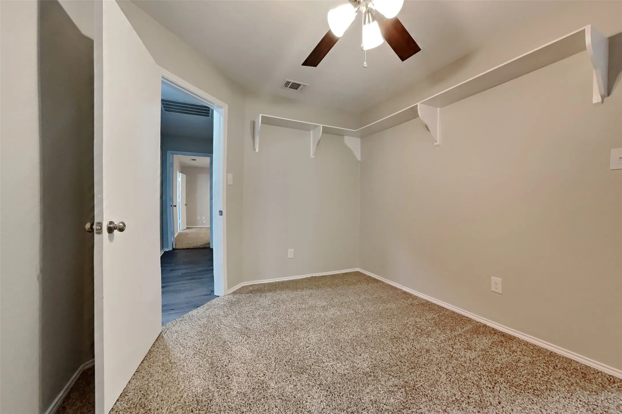 Single Family Residence For Rent in Dallas County , 629 Forest Oaks Drive, Grand Prairie, Texas 75052, 3 Bedroom, 2 Bathroom, 2 Garage spaces, 1,587 Sqft, built in 1995, mls#21388954, Real Estate Agent in Grand Prairie, Homes For Rent in Dallas county, Homes For Rent in Grand Prairie, Realtor in Grand Prairie Texas, Real Estate Brokerage Independent Realty Texas, Luminita Cordes Realtor