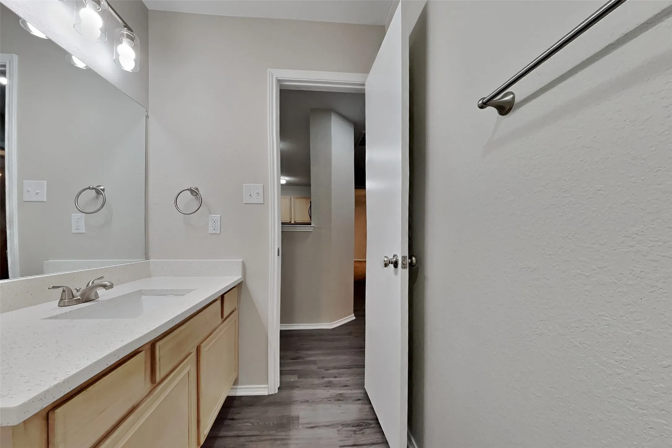 Single Family Residence For Rent in Dallas County , 629 Forest Oaks Drive, Grand Prairie, Texas 75052, 3 Bedroom, 2 Bathroom, 2 Garage spaces, 1,587 Sqft, built in 1995, mls#21388954, Real Estate Agent in Grand Prairie, Homes For Rent in Dallas county, Homes For Rent in Grand Prairie, Realtor in Grand Prairie Texas, Real Estate Brokerage Independent Realty Texas, Luminita Cordes Realtor