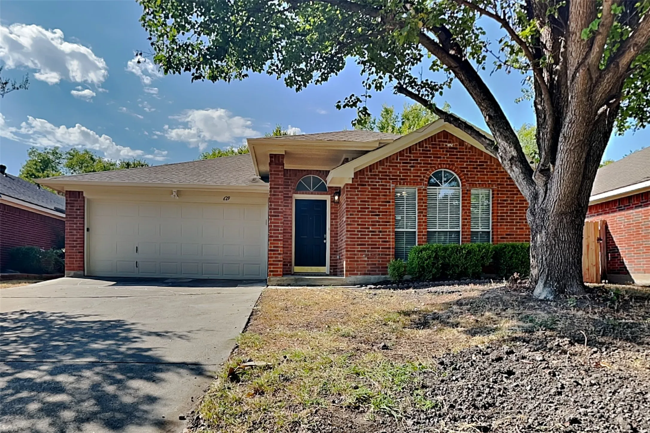 Single Family Residence For Rent in Dallas County , 629 Forest Oaks Drive, Grand Prairie, Texas 75052, 3 Bedroom, 2 Bathroom, 2 Garage spaces, 1,587 Sqft, built in 1995, mls#21388954, Real Estate Agent in Grand Prairie, Homes For Rent in Dallas county, Homes For Rent in Grand Prairie, Realtor in Grand Prairie Texas, Real Estate Brokerage Independent Realty Texas, Luminita Cordes Realtor