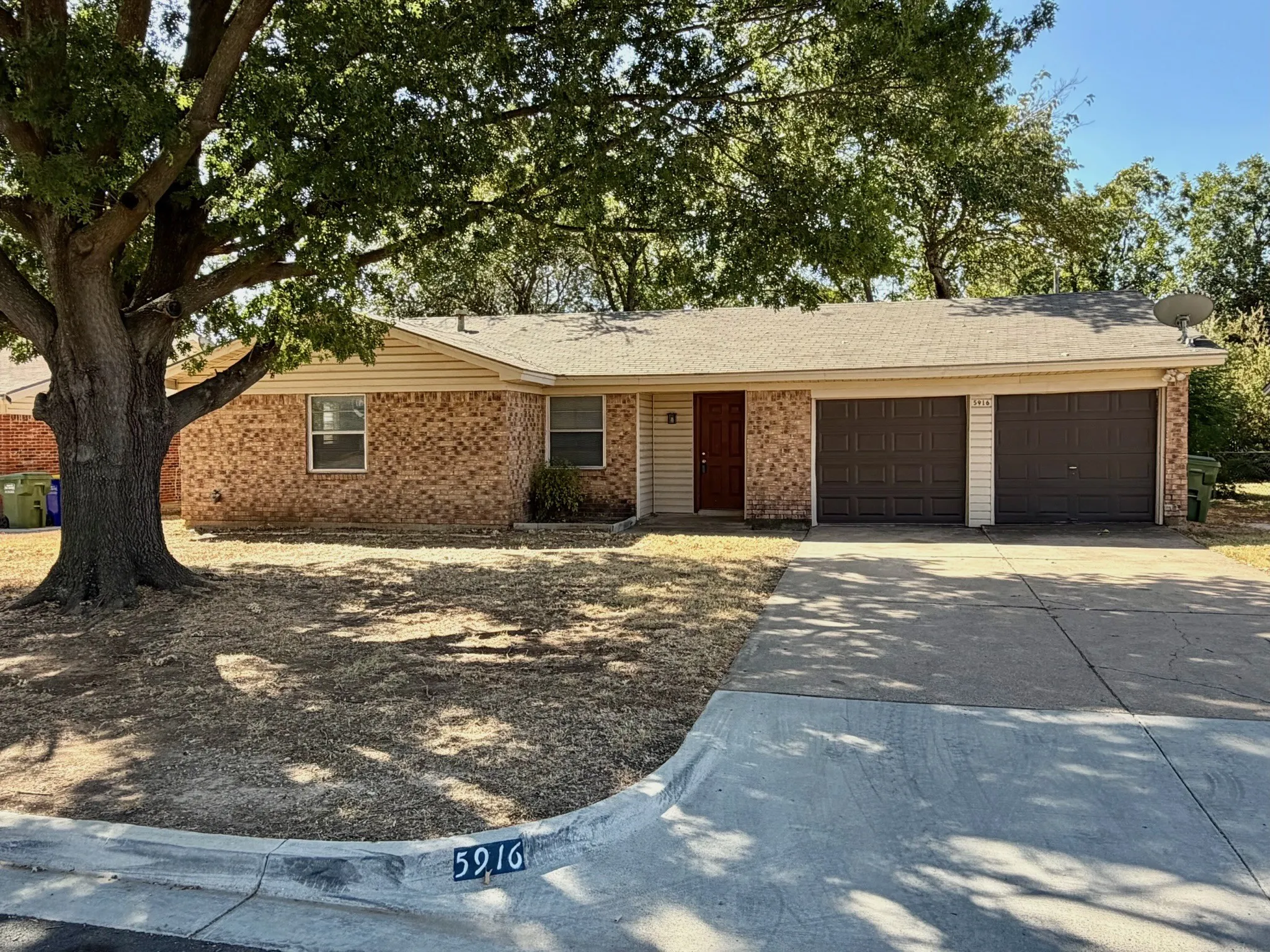 Single Family Residence For Sale in Tarrant County , 5916 Bowling Drive, Watauga, Texas 76148, 3 Bedroom, 2 Bathroom, 2 Garage spaces, 1,199 Sqft, built in 1966, mls#21388376, Real Estate Agent in Watauga, Homes For Sale in Tarrant county, Homes For Sale in Watauga, Realtor in Watauga Texas, Real Estate Brokerage Independent Realty Texas, Luminita Cordes Realtor