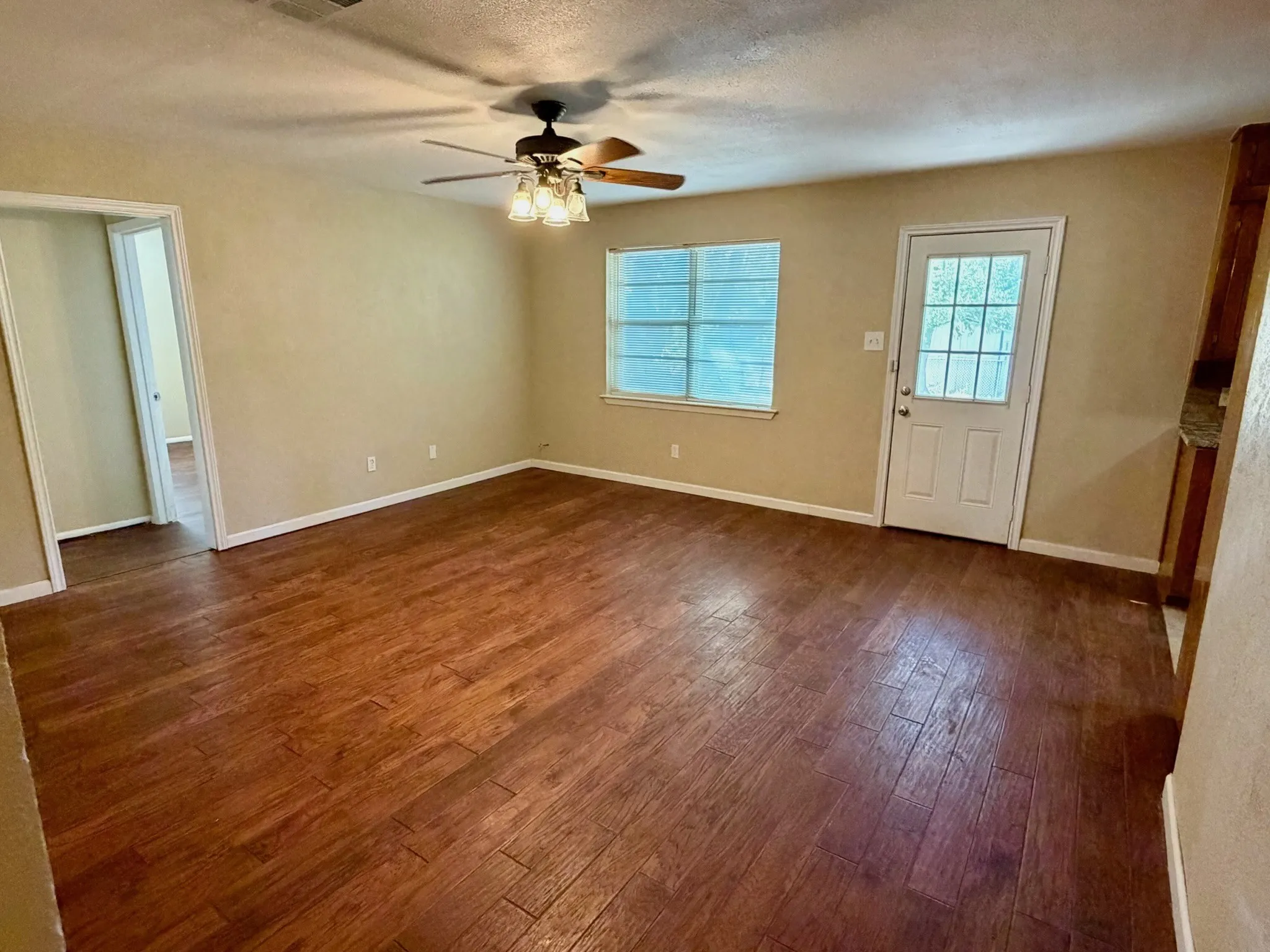 Single Family Residence For Sale in Tarrant County , 5916 Bowling Drive, Watauga, Texas 76148, 3 Bedroom, 2 Bathroom, 2 Garage spaces, 1,199 Sqft, built in 1966, mls#21388376, Real Estate Agent in Watauga, Homes For Sale in Tarrant county, Homes For Sale in Watauga, Realtor in Watauga Texas, Real Estate Brokerage Independent Realty Texas, Luminita Cordes Realtor