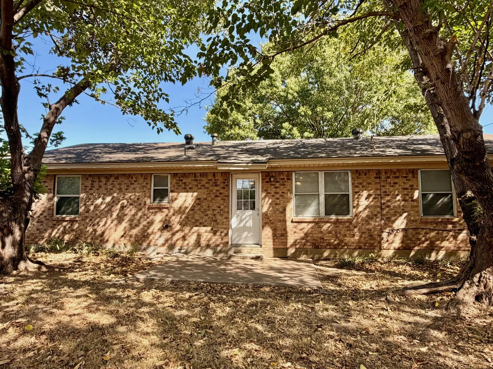 Single Family Residence For Sale in Tarrant County , 5916 Bowling Drive, Watauga, Texas 76148, 3 Bedroom, 2 Bathroom, 2 Garage spaces, 1,199 Sqft, built in 1966, mls#21388376, Real Estate Agent in Watauga, Homes For Sale in Tarrant county, Homes For Sale in Watauga, Realtor in Watauga Texas, Real Estate Brokerage Independent Realty Texas, Luminita Cordes Realtor