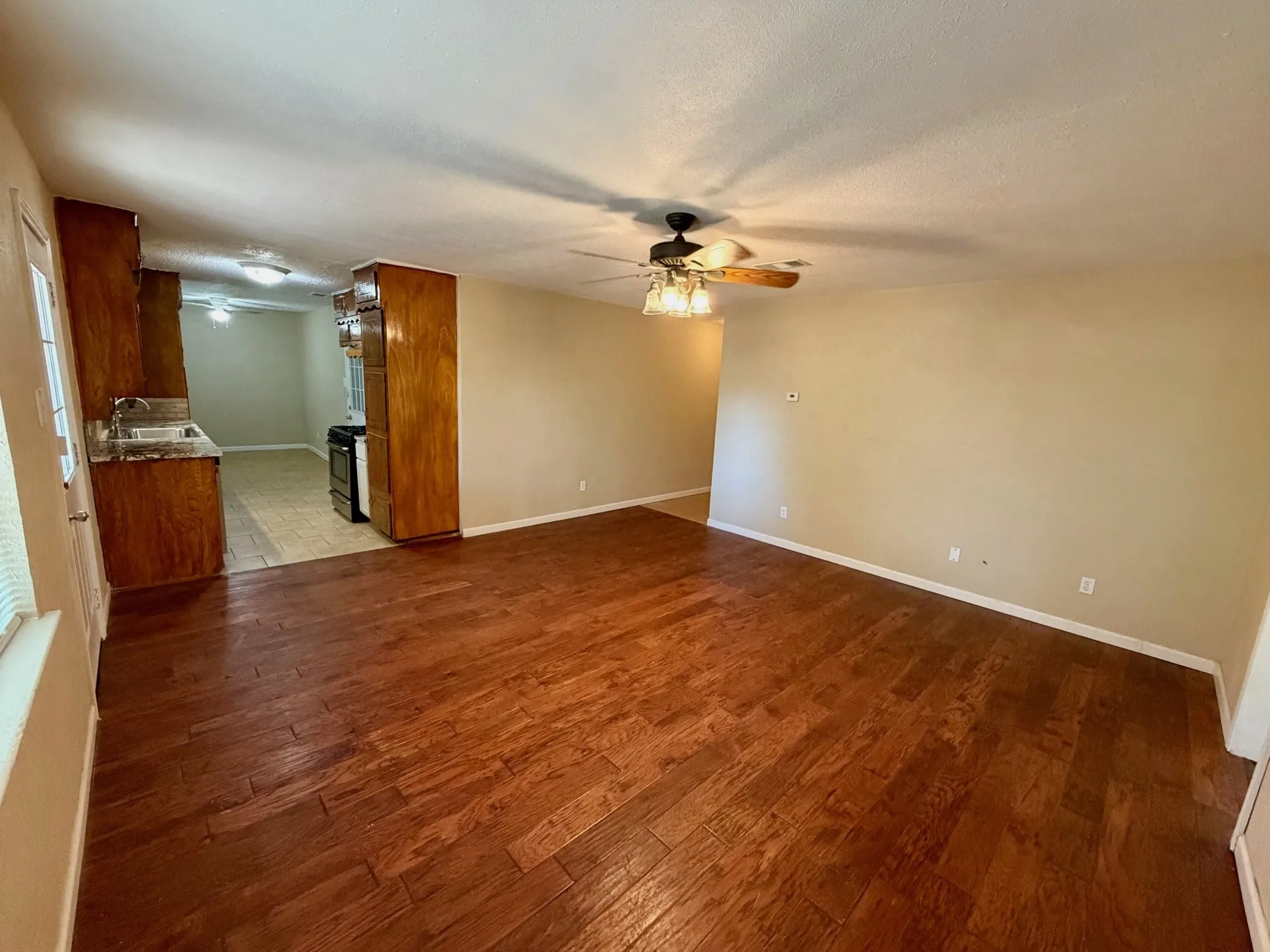 Single Family Residence For Sale in Tarrant County , 5916 Bowling Drive, Watauga, Texas 76148, 3 Bedroom, 2 Bathroom, 2 Garage spaces, 1,199 Sqft, built in 1966, mls#21388376, Real Estate Agent in Watauga, Homes For Sale in Tarrant county, Homes For Sale in Watauga, Realtor in Watauga Texas, Real Estate Brokerage Independent Realty Texas, Luminita Cordes Realtor