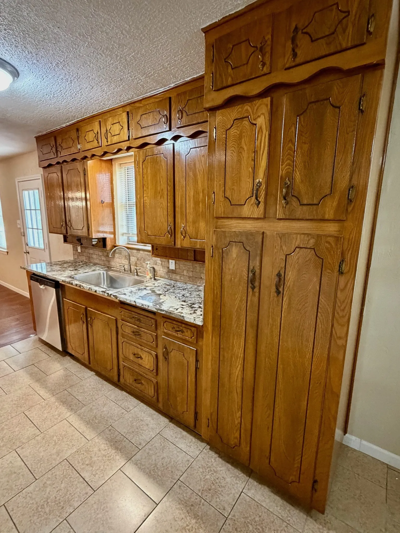 Single Family Residence For Sale in Tarrant County , 5916 Bowling Drive, Watauga, Texas 76148, 3 Bedroom, 2 Bathroom, 2 Garage spaces, 1,199 Sqft, built in 1966, mls#21388376, Real Estate Agent in Watauga, Homes For Sale in Tarrant county, Homes For Sale in Watauga, Realtor in Watauga Texas, Real Estate Brokerage Independent Realty Texas, Luminita Cordes Realtor