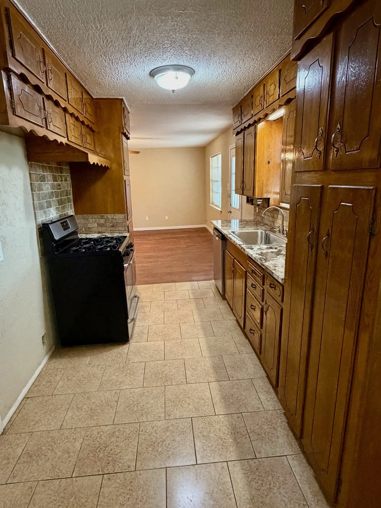 Single Family Residence For Sale in Tarrant County , 5916 Bowling Drive, Watauga, Texas 76148, 3 Bedroom, 2 Bathroom, 2 Garage spaces, 1,199 Sqft, built in 1966, mls#21388376, Real Estate Agent in Watauga, Homes For Sale in Tarrant county, Homes For Sale in Watauga, Realtor in Watauga Texas, Real Estate Brokerage Independent Realty Texas, Luminita Cordes Realtor