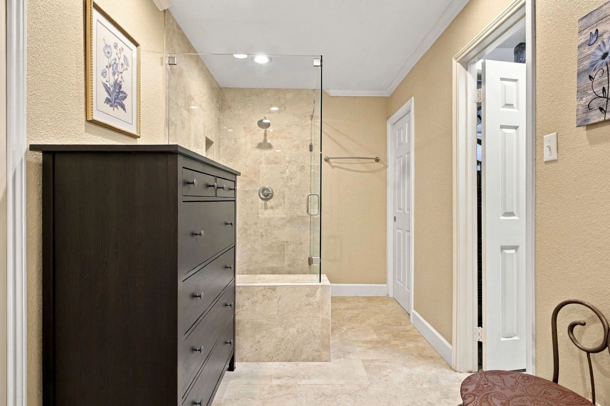 Single Family Residence For Sale in Collin County , 6239 Cupertino Trail, Dallas, Texas 75252, 4 Bedroom, 3 Bathroom, 2 Garage spaces, 2,365 Sqft, built in 1993, mls#21388078, Real Estate Agent in Dallas, Homes For Sale in Collin county, Homes For Sale in Dallas, Realtor in Dallas Texas, Real Estate Brokerage Independent Realty Texas, Luminita Cordes Realtor