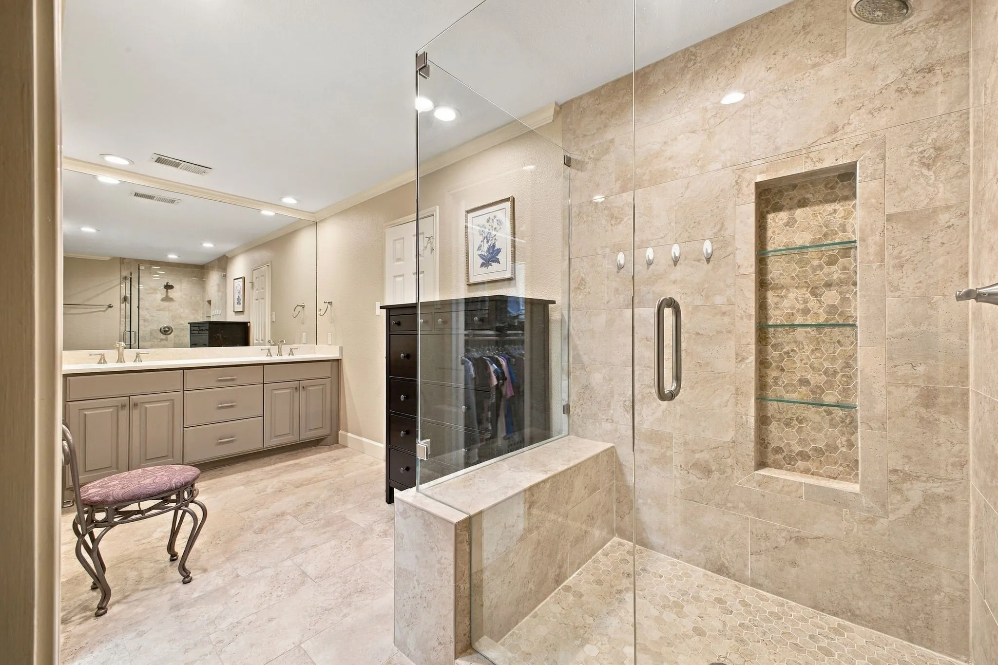 Single Family Residence For Sale in Collin County , 6239 Cupertino Trail, Dallas, Texas 75252, 4 Bedroom, 3 Bathroom, 2 Garage spaces, 2,365 Sqft, built in 1993, mls#21388078, Real Estate Agent in Dallas, Homes For Sale in Collin county, Homes For Sale in Dallas, Realtor in Dallas Texas, Real Estate Brokerage Independent Realty Texas, Luminita Cordes Realtor