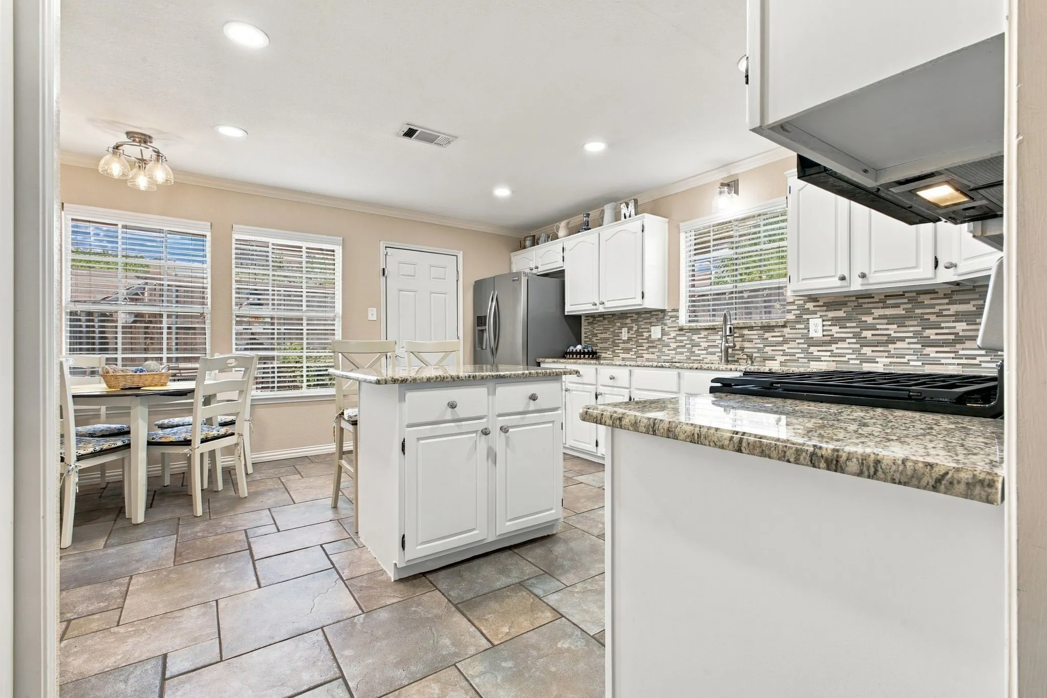 Single Family Residence For Sale in Collin County , 6239 Cupertino Trail, Dallas, Texas 75252, 4 Bedroom, 3 Bathroom, 2 Garage spaces, 2,365 Sqft, built in 1993, mls#21388078, Real Estate Agent in Dallas, Homes For Sale in Collin county, Homes For Sale in Dallas, Realtor in Dallas Texas, Real Estate Brokerage Independent Realty Texas, Luminita Cordes Realtor