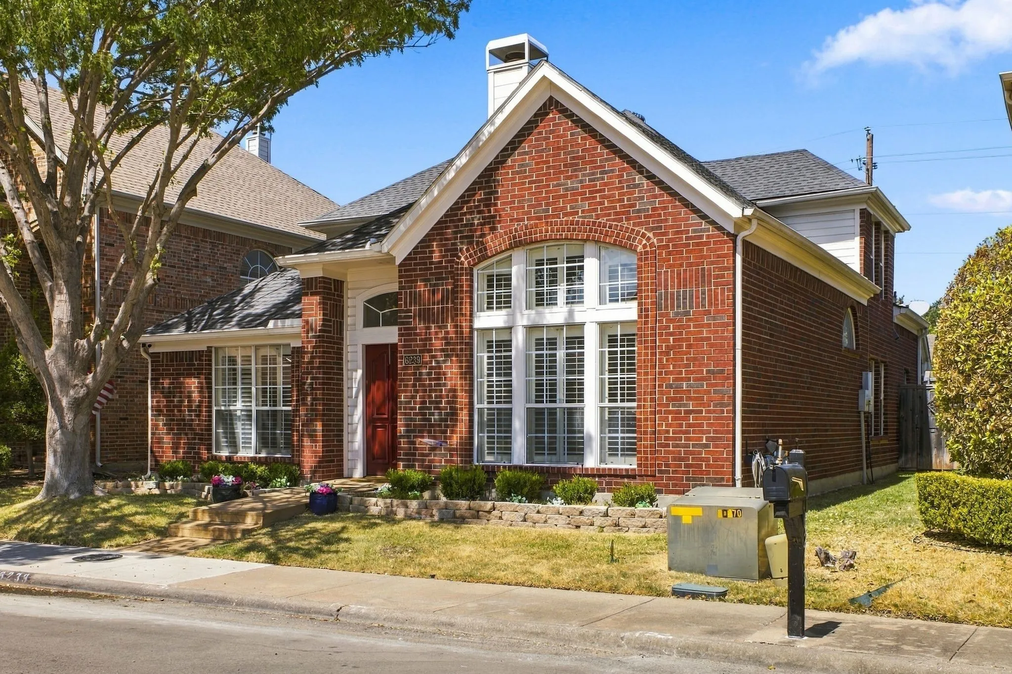 Single Family Residence For Sale in Collin County , 6239 Cupertino Trail, Dallas, Texas 75252, 4 Bedroom, 3 Bathroom, 2 Garage spaces, 2,365 Sqft, built in 1993, mls#21388078, Real Estate Agent in Dallas, Homes For Sale in Collin county, Homes For Sale in Dallas, Realtor in Dallas Texas, Real Estate Brokerage Independent Realty Texas, Luminita Cordes Realtor