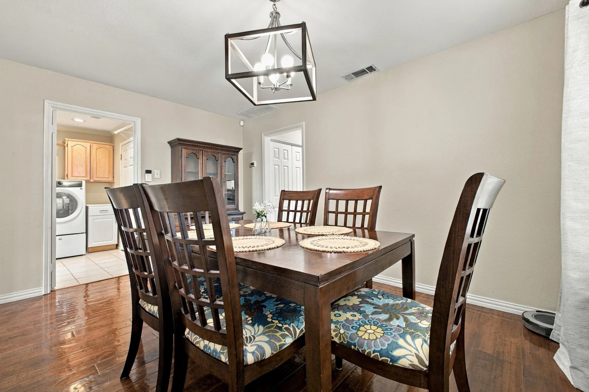 Single Family Residence For Sale in Collin County , 6239 Cupertino Trail, Dallas, Texas 75252, 4 Bedroom, 3 Bathroom, 2 Garage spaces, 2,365 Sqft, built in 1993, mls#21388078, Real Estate Agent in Dallas, Homes For Sale in Collin county, Homes For Sale in Dallas, Realtor in Dallas Texas, Real Estate Brokerage Independent Realty Texas, Luminita Cordes Realtor