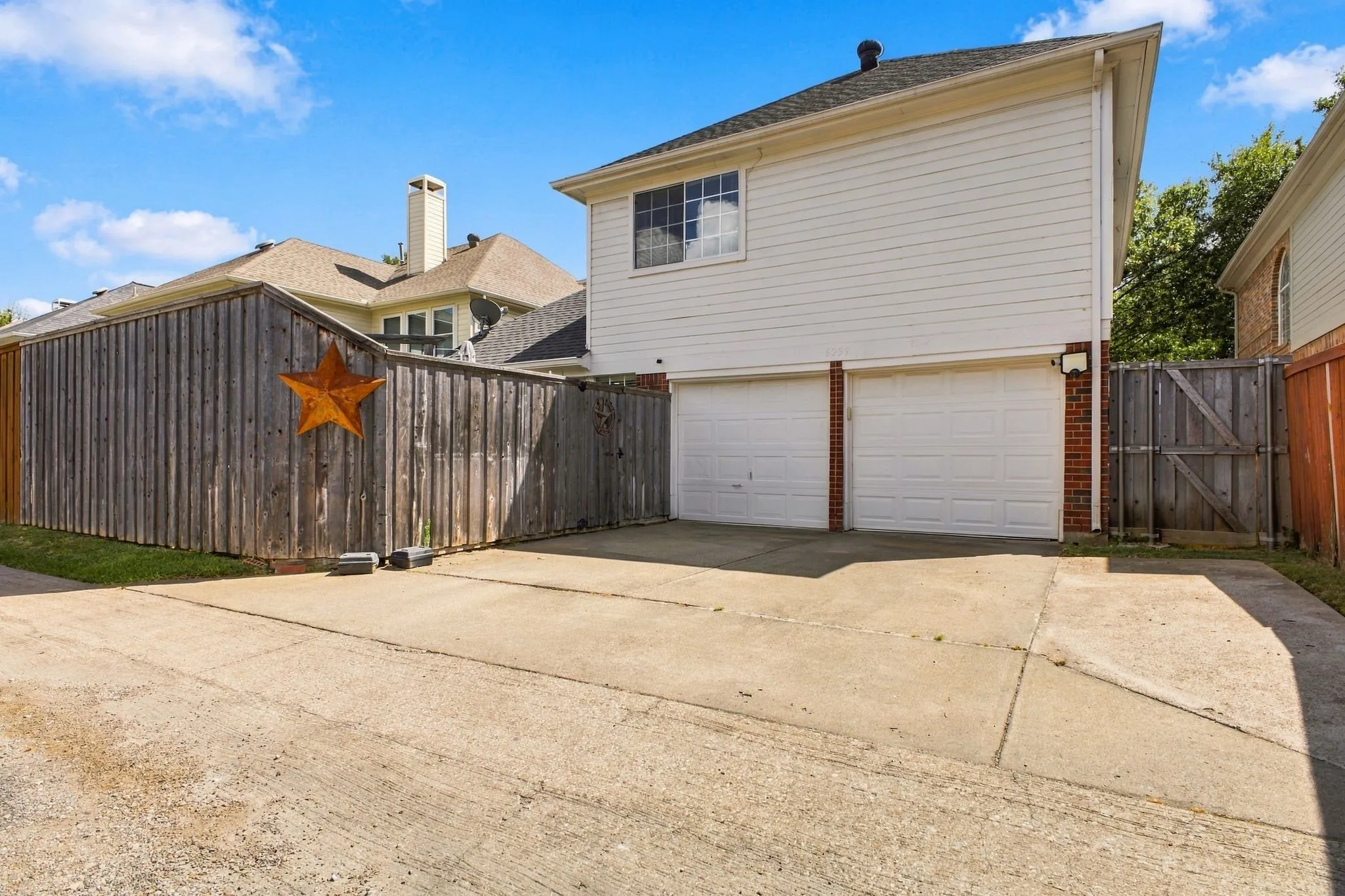 Single Family Residence For Sale in Collin County , 6239 Cupertino Trail, Dallas, Texas 75252, 4 Bedroom, 3 Bathroom, 2 Garage spaces, 2,365 Sqft, built in 1993, mls#21388078, Real Estate Agent in Dallas, Homes For Sale in Collin county, Homes For Sale in Dallas, Realtor in Dallas Texas, Real Estate Brokerage Independent Realty Texas, Luminita Cordes Realtor