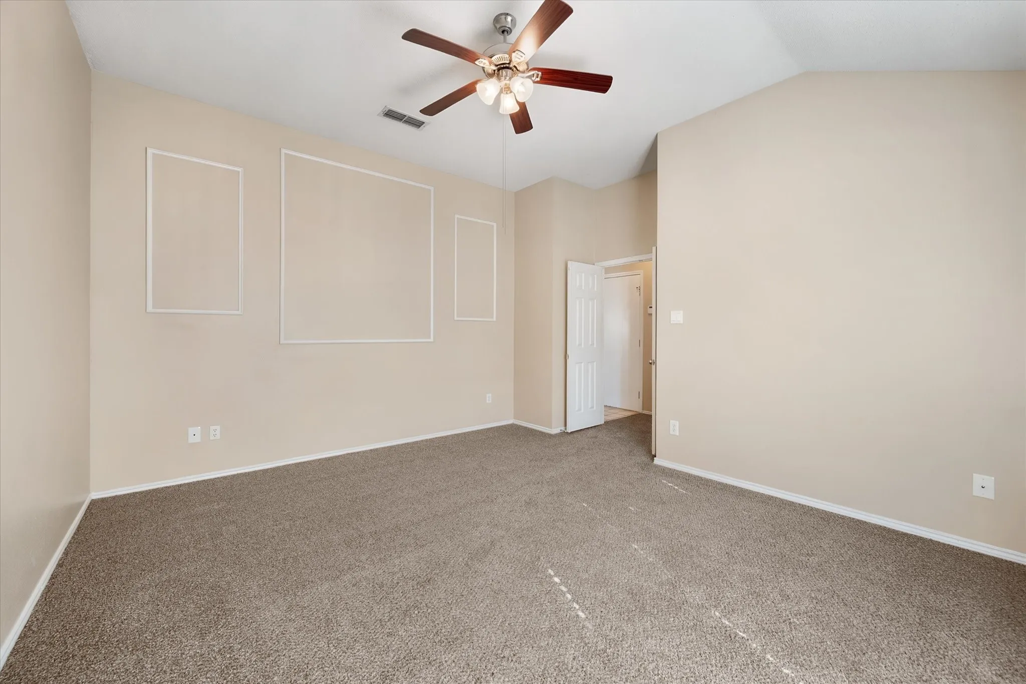 Single Family Residence For Sale in Tarrant County , 926 Tennis Villa Drive, Arlington, Texas 76017, 3 Bedroom, 2 Bathroom, 2 Garage spaces, 1,582 Sqft, built in 1991, mls#21387925, Real Estate Agent in Arlington, Homes For Sale in Tarrant county, Homes For Sale in Arlington, Realtor in Arlington Texas, Real Estate Brokerage Independent Realty Texas, Luminita Cordes Realtor