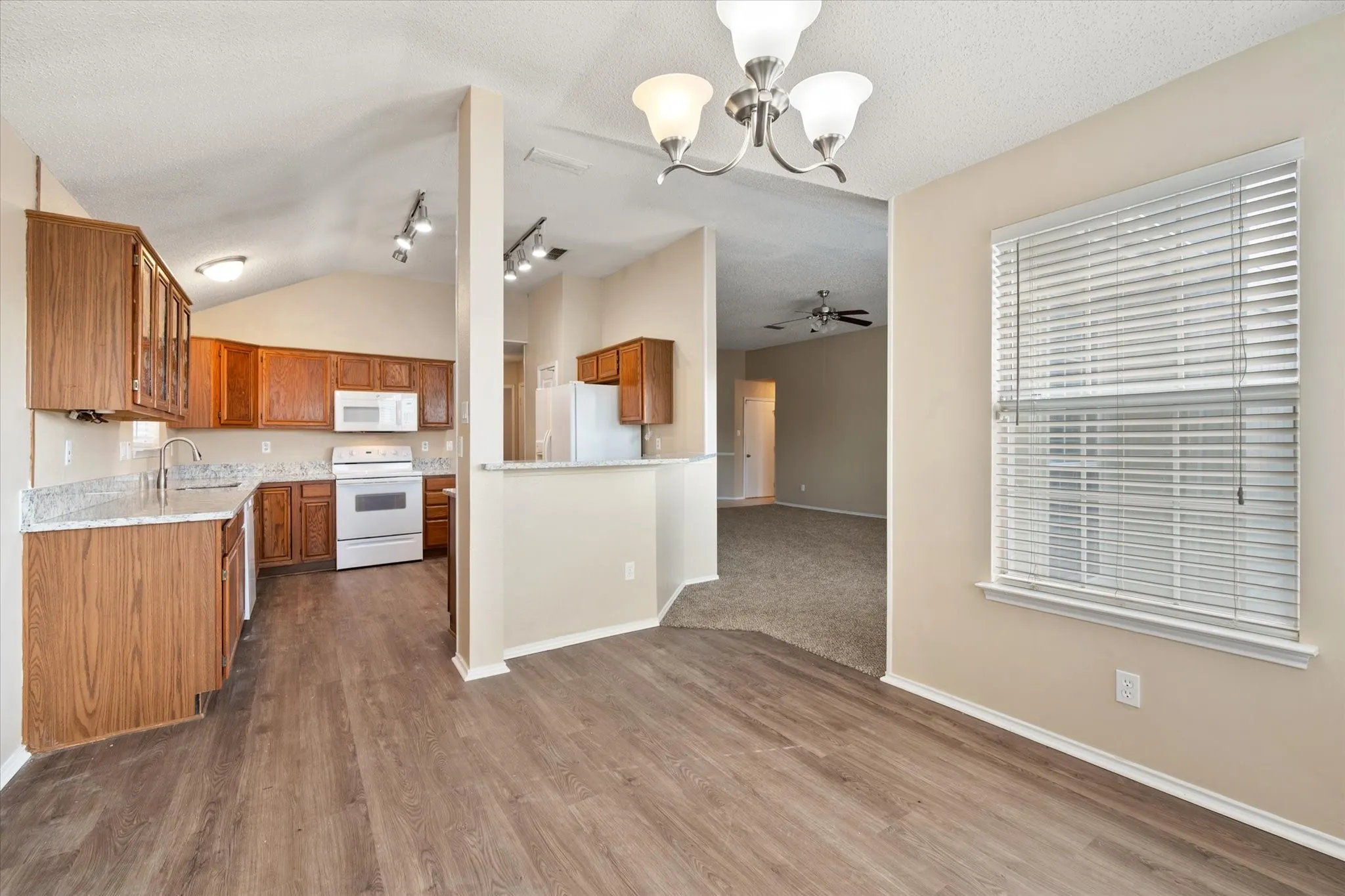 Single Family Residence For Sale in Tarrant County , 926 Tennis Villa Drive, Arlington, Texas 76017, 3 Bedroom, 2 Bathroom, 2 Garage spaces, 1,582 Sqft, built in 1991, mls#21387925, Real Estate Agent in Arlington, Homes For Sale in Tarrant county, Homes For Sale in Arlington, Realtor in Arlington Texas, Real Estate Brokerage Independent Realty Texas, Luminita Cordes Realtor