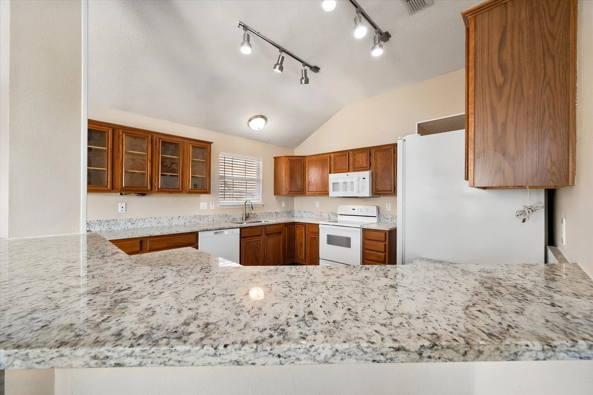 Single Family Residence For Sale in Tarrant County , 926 Tennis Villa Drive, Arlington, Texas 76017, 3 Bedroom, 2 Bathroom, 2 Garage spaces, 1,582 Sqft, built in 1991, mls#21387925, Real Estate Agent in Arlington, Homes For Sale in Tarrant county, Homes For Sale in Arlington, Realtor in Arlington Texas, Real Estate Brokerage Independent Realty Texas, Luminita Cordes Realtor