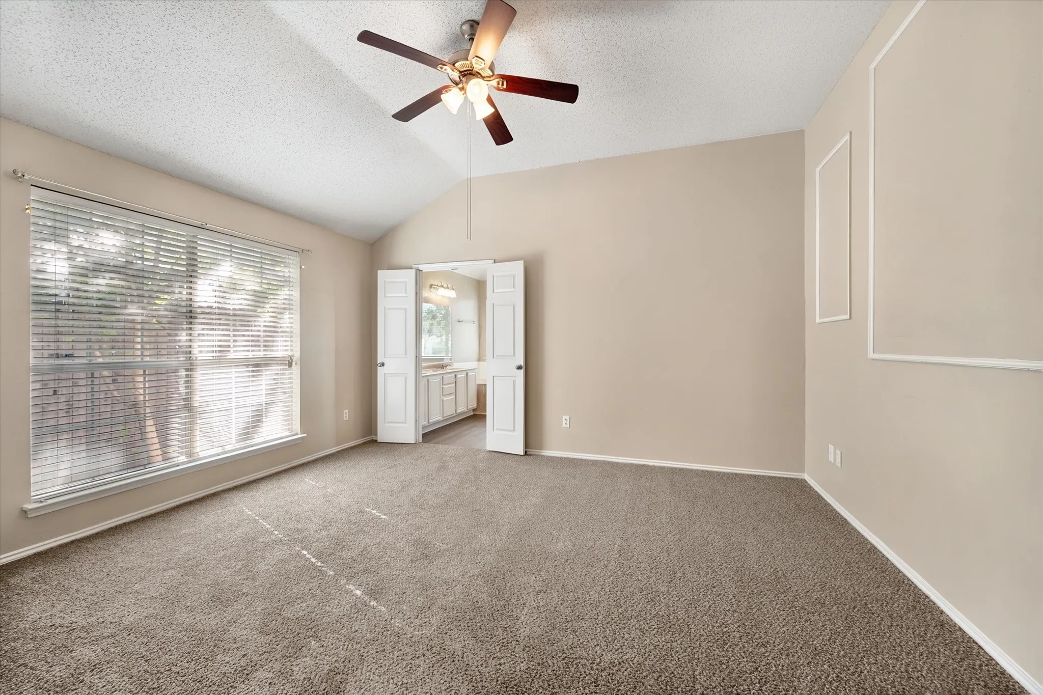 Single Family Residence For Sale in Tarrant County , 926 Tennis Villa Drive, Arlington, Texas 76017, 3 Bedroom, 2 Bathroom, 2 Garage spaces, 1,582 Sqft, built in 1991, mls#21387925, Real Estate Agent in Arlington, Homes For Sale in Tarrant county, Homes For Sale in Arlington, Realtor in Arlington Texas, Real Estate Brokerage Independent Realty Texas, Luminita Cordes Realtor