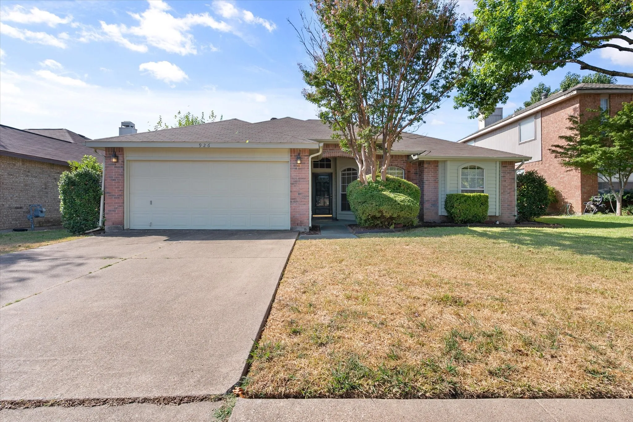 Single Family Residence For Sale in Tarrant County , 926 Tennis Villa Drive, Arlington, Texas 76017, 3 Bedroom, 2 Bathroom, 2 Garage spaces, 1,582 Sqft, built in 1991, mls#21387925, Real Estate Agent in Arlington, Homes For Sale in Tarrant county, Homes For Sale in Arlington, Realtor in Arlington Texas, Real Estate Brokerage Independent Realty Texas, Luminita Cordes Realtor