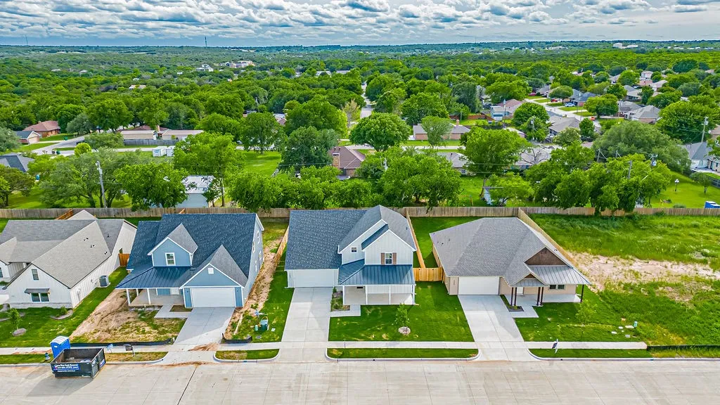 Single Family Residence For Rent in Hood County , 2204 Salina Circle, Granbury, Texas 76048, 4 Bedroom, 3 Bathroom, 2 Garage spaces, 2,313 Sqft, built in 2025, mls#21388955, Real Estate Agent in Granbury, Homes For Rent in Hood county, Homes For Rent in Granbury, Realtor in Granbury Texas, Real Estate Brokerage Independent Realty Texas, Luminita Cordes Realtor