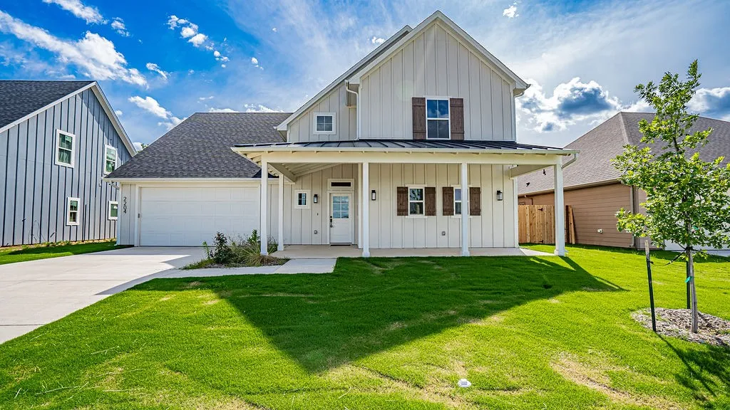 Single Family Residence For Rent in Hood County , 2204 Salina Circle, Granbury, Texas 76048, 4 Bedroom, 3 Bathroom, 2 Garage spaces, 2,313 Sqft, built in 2025, mls#21388955, Real Estate Agent in Granbury, Homes For Rent in Hood county, Homes For Rent in Granbury, Realtor in Granbury Texas, Real Estate Brokerage Independent Realty Texas, Luminita Cordes Realtor