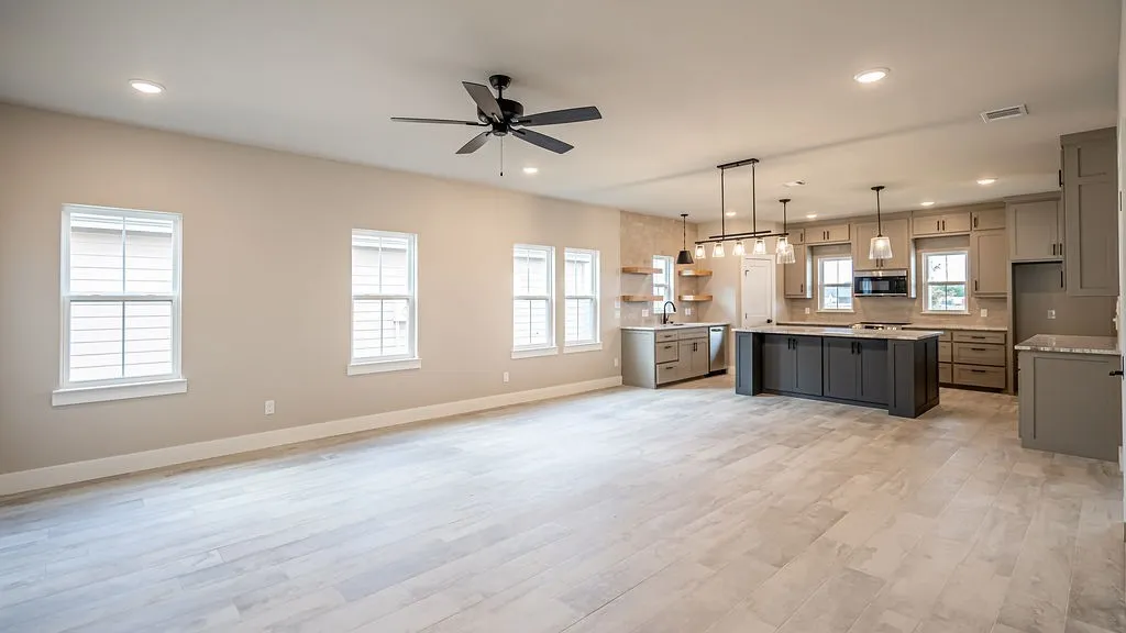 Single Family Residence For Rent in Hood County , 2204 Salina Circle, Granbury, Texas 76048, 4 Bedroom, 3 Bathroom, 2 Garage spaces, 2,313 Sqft, built in 2025, mls#21388955, Real Estate Agent in Granbury, Homes For Rent in Hood county, Homes For Rent in Granbury, Realtor in Granbury Texas, Real Estate Brokerage Independent Realty Texas, Luminita Cordes Realtor