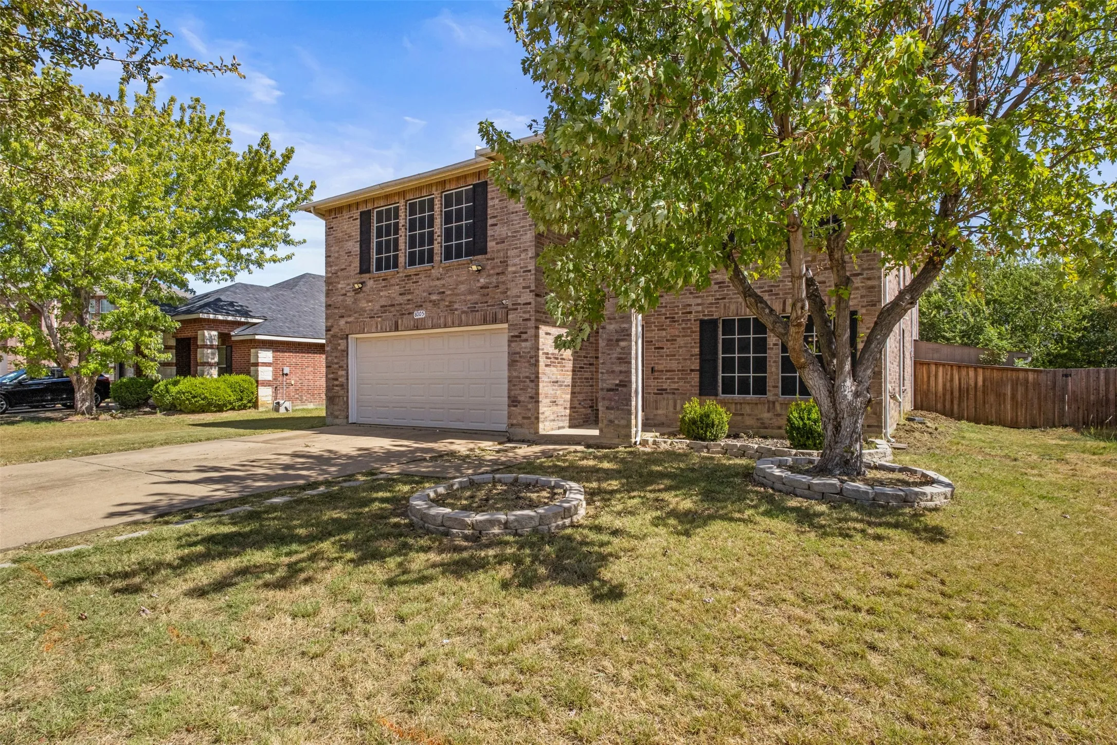 Single Family Residence For Sale in Tarrant County , 8005 York Beach Place, Arlington, Texas 76002, 5 Bedroom, 4 Bathroom, 2 Garage spaces, 4,115 Sqft, built in 2006, mls#21386742, Real Estate Agent in Arlington, Homes For Sale in Tarrant county, Homes For Sale in Arlington, Realtor in Arlington Texas, Real Estate Brokerage Independent Realty Texas, Luminita Cordes Realtor
