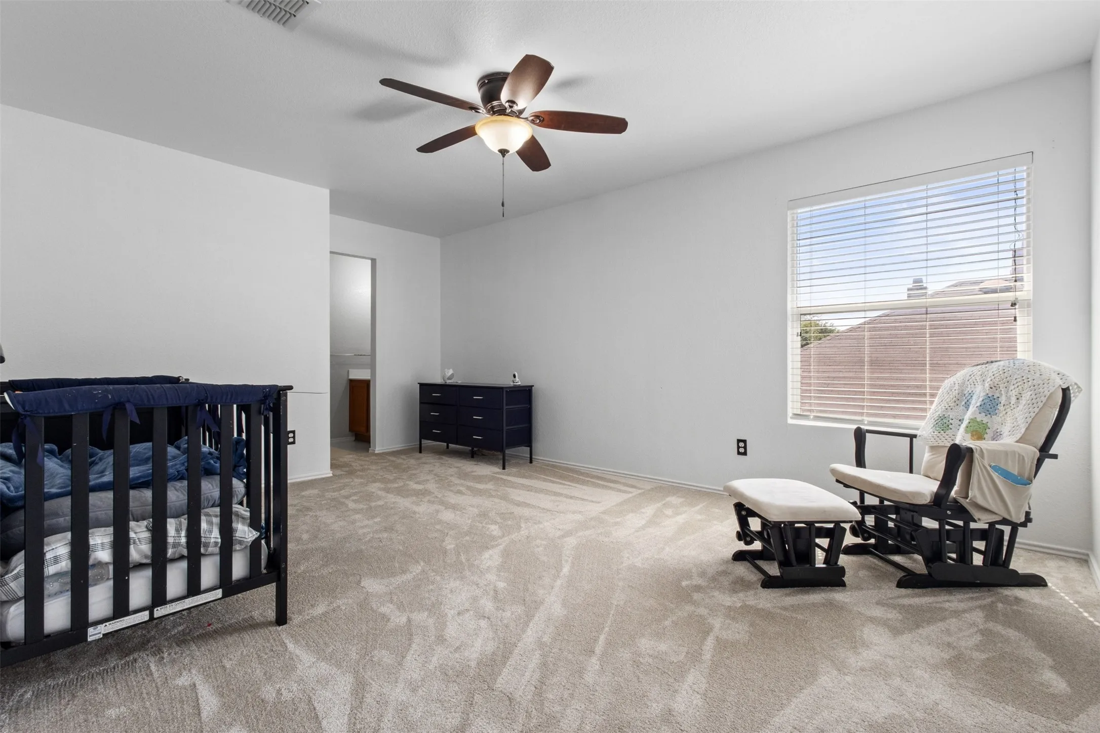 Single Family Residence For Sale in Tarrant County , 8005 York Beach Place, Arlington, Texas 76002, 5 Bedroom, 4 Bathroom, 2 Garage spaces, 4,115 Sqft, built in 2006, mls#21386742, Real Estate Agent in Arlington, Homes For Sale in Tarrant county, Homes For Sale in Arlington, Realtor in Arlington Texas, Real Estate Brokerage Independent Realty Texas, Luminita Cordes Realtor