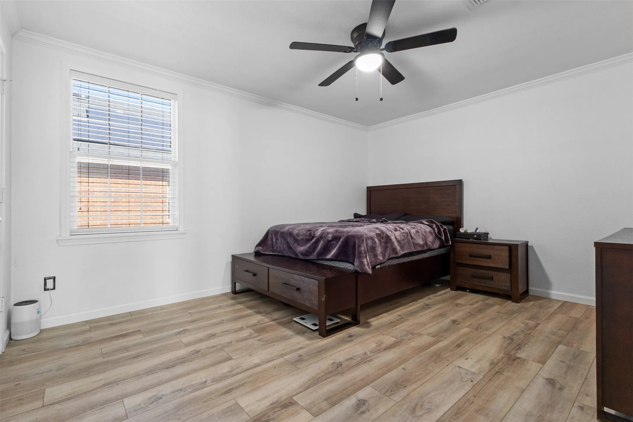 Single Family Residence For Sale in Tarrant County , 8005 York Beach Place, Arlington, Texas 76002, 5 Bedroom, 4 Bathroom, 2 Garage spaces, 4,115 Sqft, built in 2006, mls#21386742, Real Estate Agent in Arlington, Homes For Sale in Tarrant county, Homes For Sale in Arlington, Realtor in Arlington Texas, Real Estate Brokerage Independent Realty Texas, Luminita Cordes Realtor