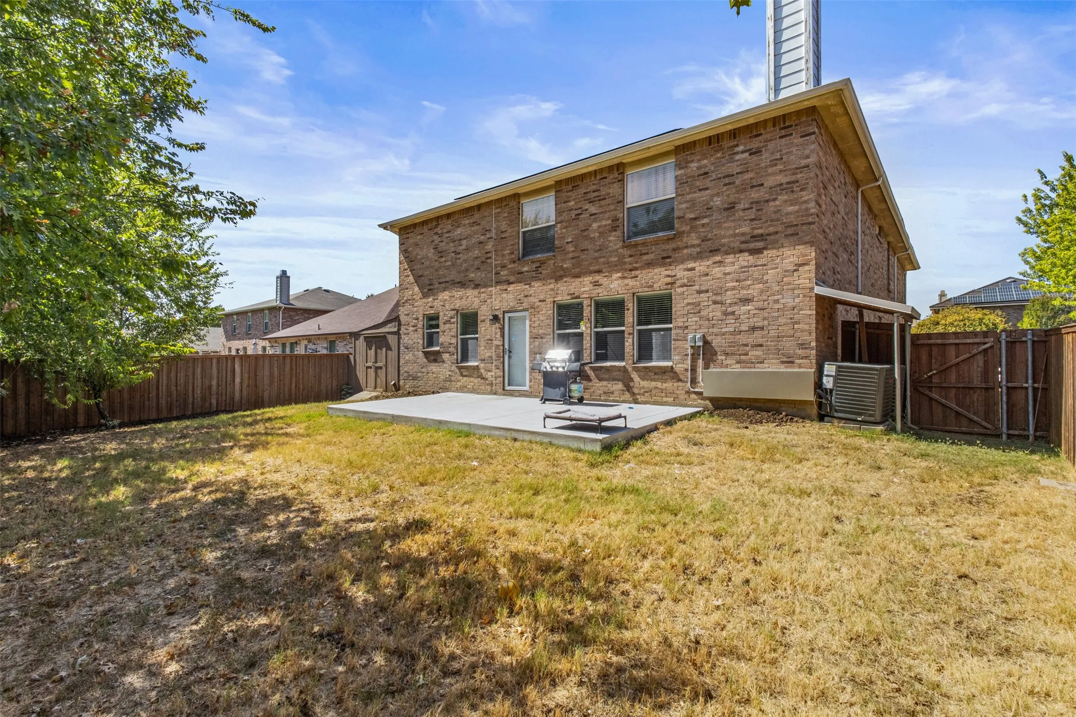 Single Family Residence For Sale in Tarrant County , 8005 York Beach Place, Arlington, Texas 76002, 5 Bedroom, 4 Bathroom, 2 Garage spaces, 4,115 Sqft, built in 2006, mls#21386742, Real Estate Agent in Arlington, Homes For Sale in Tarrant county, Homes For Sale in Arlington, Realtor in Arlington Texas, Real Estate Brokerage Independent Realty Texas, Luminita Cordes Realtor