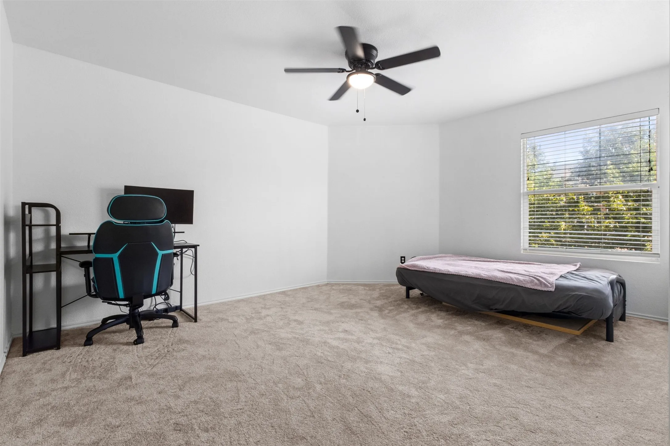 Single Family Residence For Sale in Tarrant County , 8005 York Beach Place, Arlington, Texas 76002, 5 Bedroom, 4 Bathroom, 2 Garage spaces, 4,115 Sqft, built in 2006, mls#21386742, Real Estate Agent in Arlington, Homes For Sale in Tarrant county, Homes For Sale in Arlington, Realtor in Arlington Texas, Real Estate Brokerage Independent Realty Texas, Luminita Cordes Realtor