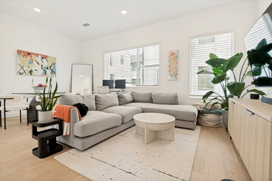 Condominium For Sale in Dallas County , 427 W 10th Street 201, Dallas, Texas 75208, 2 Bedroom, 3 Bathroom, 2 Garage spaces, 2,025 Sqft, built in 2020, mls#21382027, Real Estate Agent in Dallas, Homes For Sale in Dallas county, Homes For Sale in Dallas, Realtor in Dallas Texas, Real Estate Brokerage Independent Realty Texas, Luminita Cordes Realtor