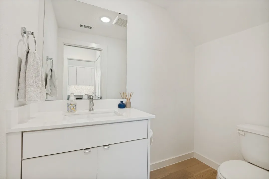 Condominium For Sale in Dallas County , 427 W 10th Street 201, Dallas, Texas 75208, 2 Bedroom, 3 Bathroom, 2 Garage spaces, 2,025 Sqft, built in 2020, mls#21382027, Real Estate Agent in Dallas, Homes For Sale in Dallas county, Homes For Sale in Dallas, Realtor in Dallas Texas, Real Estate Brokerage Independent Realty Texas, Luminita Cordes Realtor