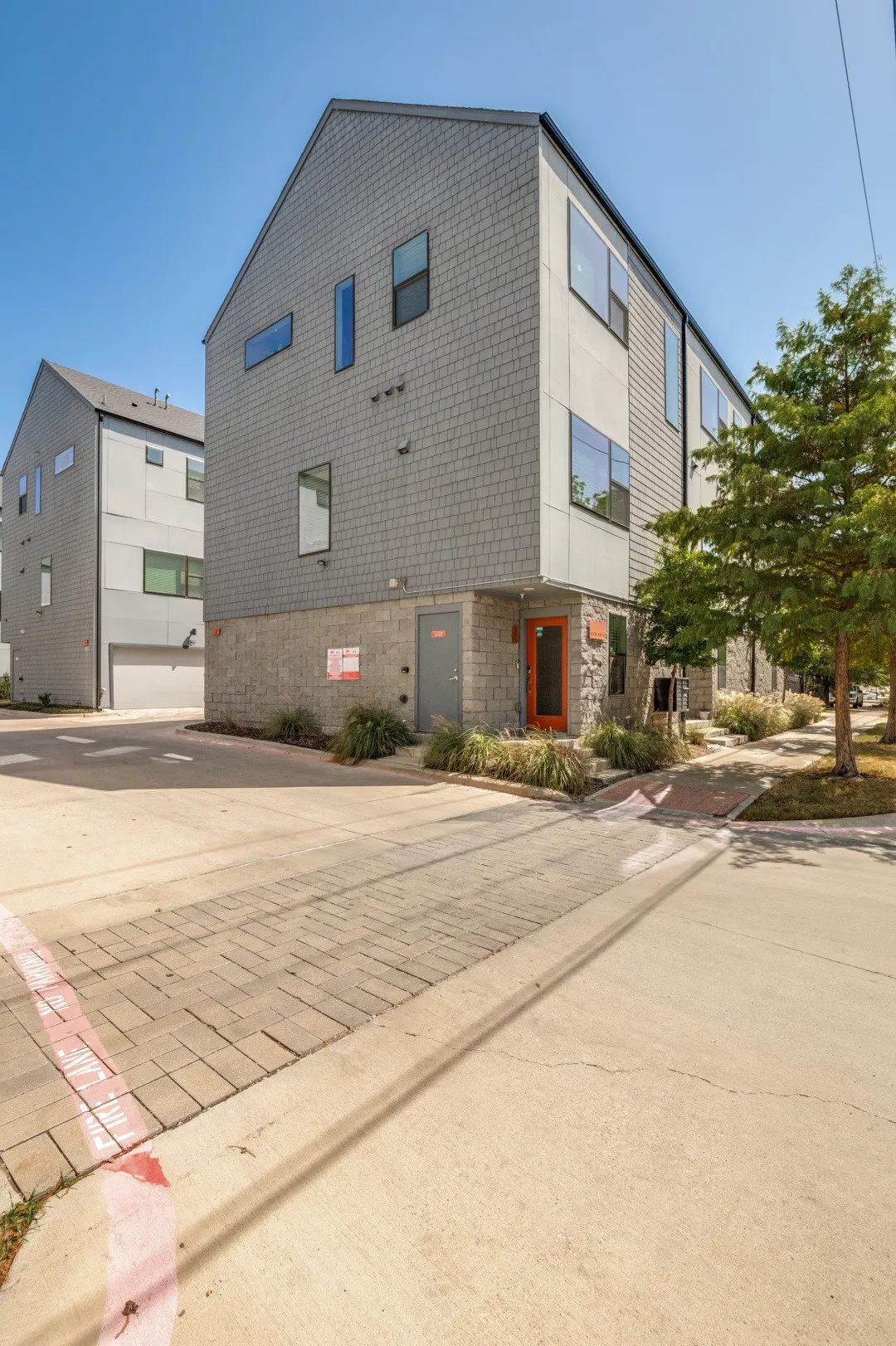 Condominium For Sale in Dallas County , 427 W 10th Street 201, Dallas, Texas 75208, 2 Bedroom, 3 Bathroom, 2 Garage spaces, 2,025 Sqft, built in 2020, mls#21382027, Real Estate Agent in Dallas, Homes For Sale in Dallas county, Homes For Sale in Dallas, Realtor in Dallas Texas, Real Estate Brokerage Independent Realty Texas, Luminita Cordes Realtor