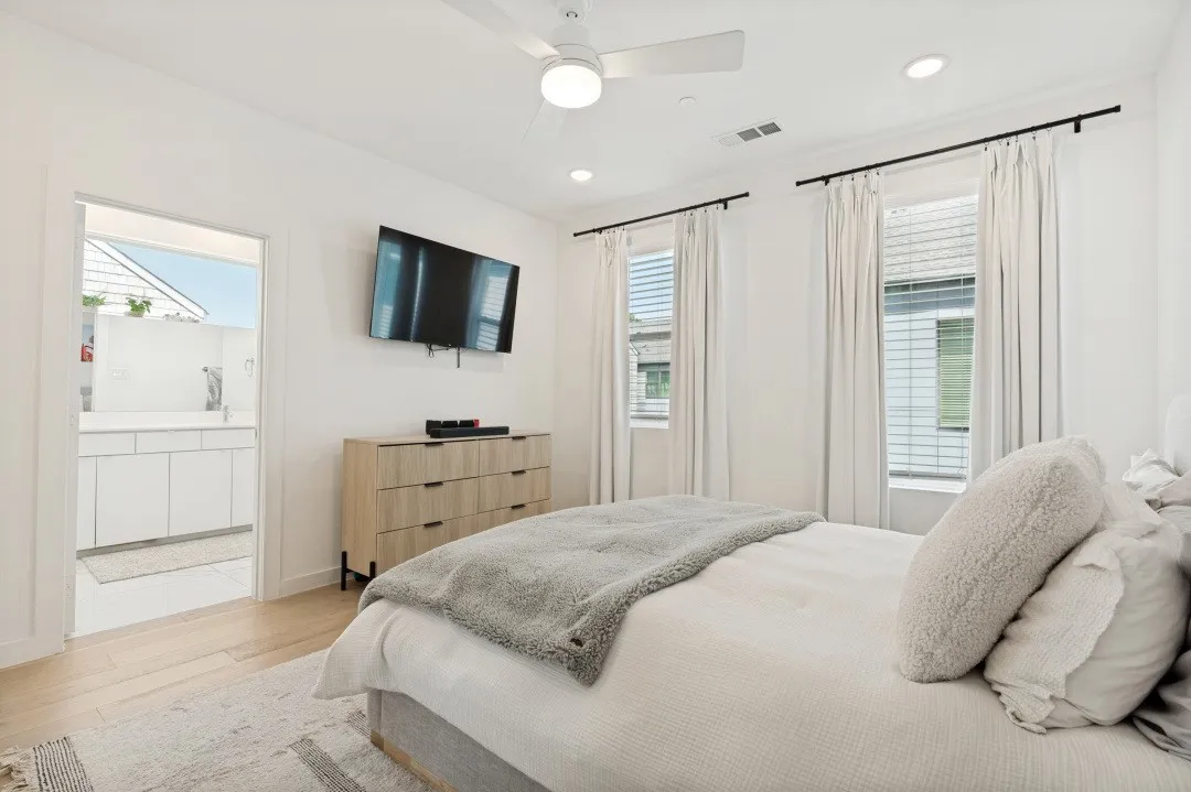 Condominium For Sale in Dallas County , 427 W 10th Street 201, Dallas, Texas 75208, 2 Bedroom, 3 Bathroom, 2 Garage spaces, 2,025 Sqft, built in 2020, mls#21382027, Real Estate Agent in Dallas, Homes For Sale in Dallas county, Homes For Sale in Dallas, Realtor in Dallas Texas, Real Estate Brokerage Independent Realty Texas, Luminita Cordes Realtor