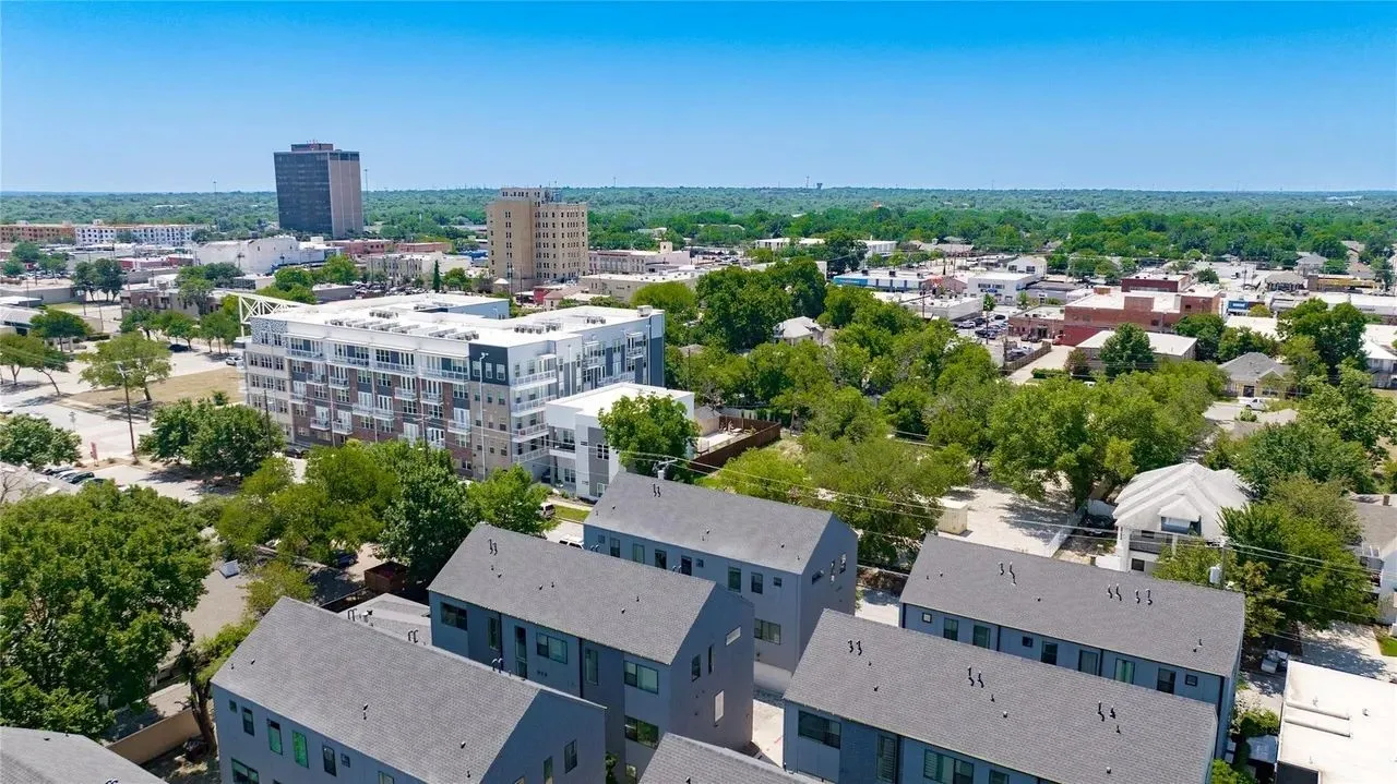 Condominium For Sale in Dallas County , 427 W 10th Street 201, Dallas, Texas 75208, 2 Bedroom, 3 Bathroom, 2 Garage spaces, 2,025 Sqft, built in 2020, mls#21382027, Real Estate Agent in Dallas, Homes For Sale in Dallas county, Homes For Sale in Dallas, Realtor in Dallas Texas, Real Estate Brokerage Independent Realty Texas, Luminita Cordes Realtor