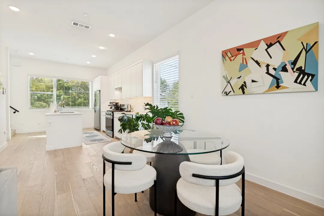 Condominium For Sale in Dallas County , 427 W 10th Street 201, Dallas, Texas 75208, 2 Bedroom, 3 Bathroom, 2 Garage spaces, 2,025 Sqft, built in 2020, mls#21382027, Real Estate Agent in Dallas, Homes For Sale in Dallas county, Homes For Sale in Dallas, Realtor in Dallas Texas, Real Estate Brokerage Independent Realty Texas, Luminita Cordes Realtor