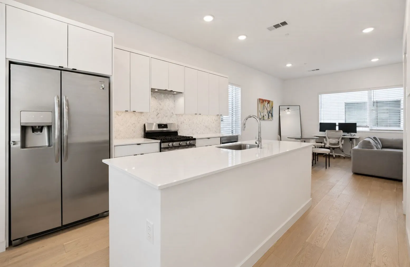 Condominium For Sale in Dallas County , 427 W 10th Street 201, Dallas, Texas 75208, 2 Bedroom, 3 Bathroom, 2 Garage spaces, 2,025 Sqft, built in 2020, mls#21382027, Real Estate Agent in Dallas, Homes For Sale in Dallas county, Homes For Sale in Dallas, Realtor in Dallas Texas, Real Estate Brokerage Independent Realty Texas, Luminita Cordes Realtor