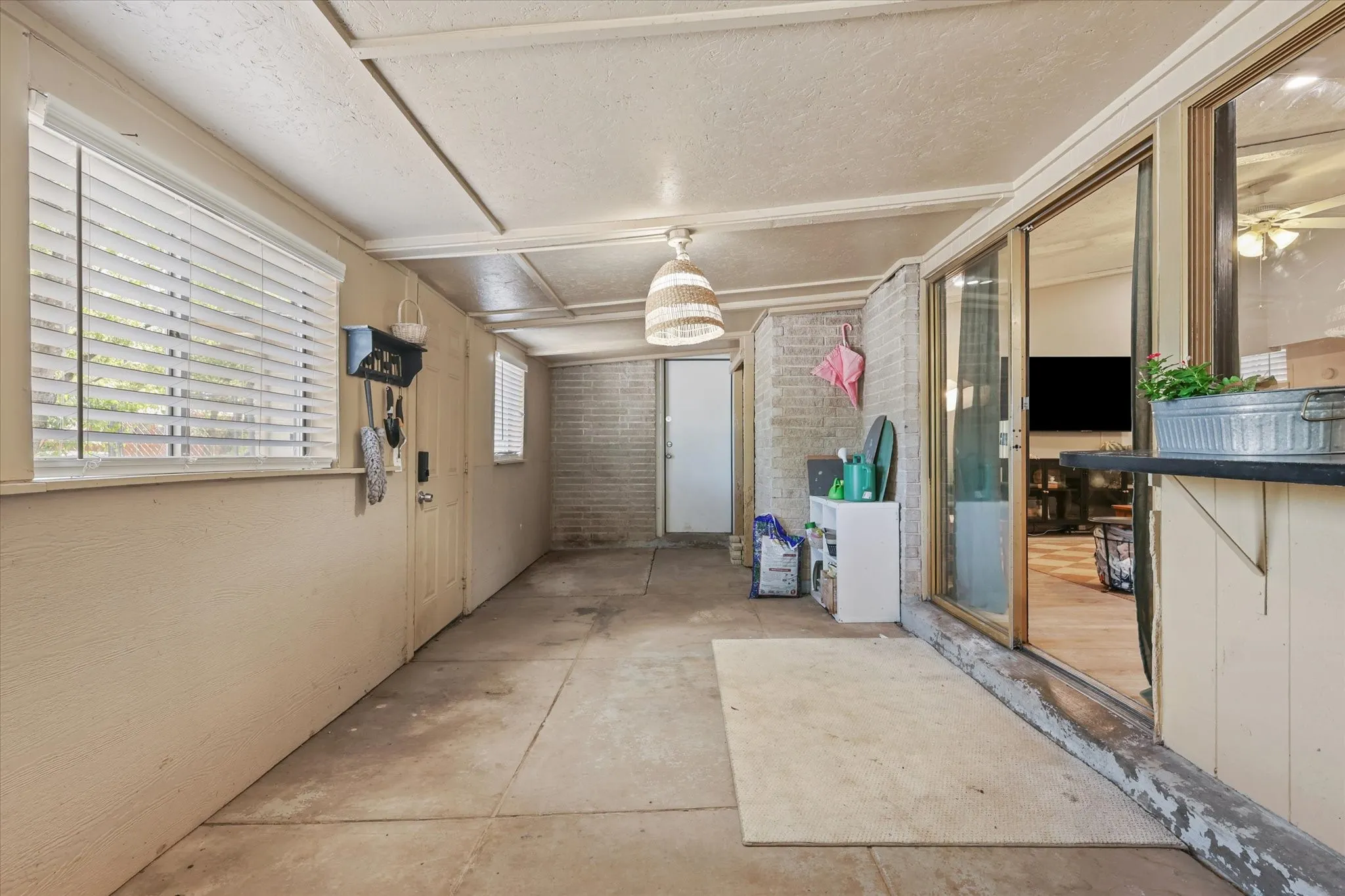 Single Family Residence For Sale in Dallas County , 168 Faircrest Drive, De Soto, Texas 75115, 3 Bedroom, 2 Bathroom, 2 Garage spaces, 2,134 Sqft, built in 1974, mls#21387528, Real Estate Agent in De Soto, Homes For Sale in Dallas county, Homes For Sale in De Soto, Realtor in De Soto Texas, Real Estate Brokerage Independent Realty Texas, Luminita Cordes Realtor