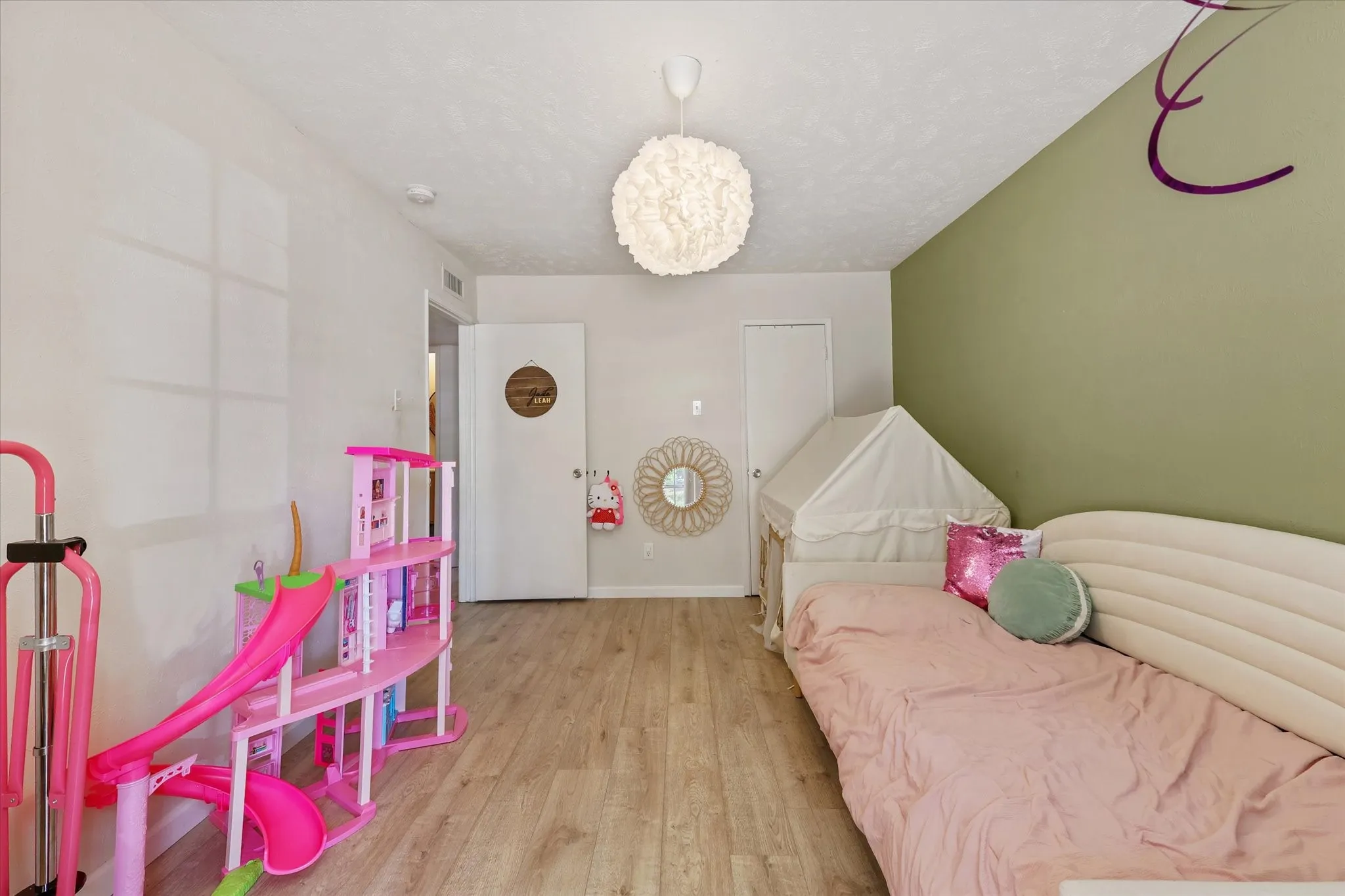 Single Family Residence For Sale in Dallas County , 168 Faircrest Drive, De Soto, Texas 75115, 3 Bedroom, 2 Bathroom, 2 Garage spaces, 2,134 Sqft, built in 1974, mls#21387528, Real Estate Agent in De Soto, Homes For Sale in Dallas county, Homes For Sale in De Soto, Realtor in De Soto Texas, Real Estate Brokerage Independent Realty Texas, Luminita Cordes Realtor