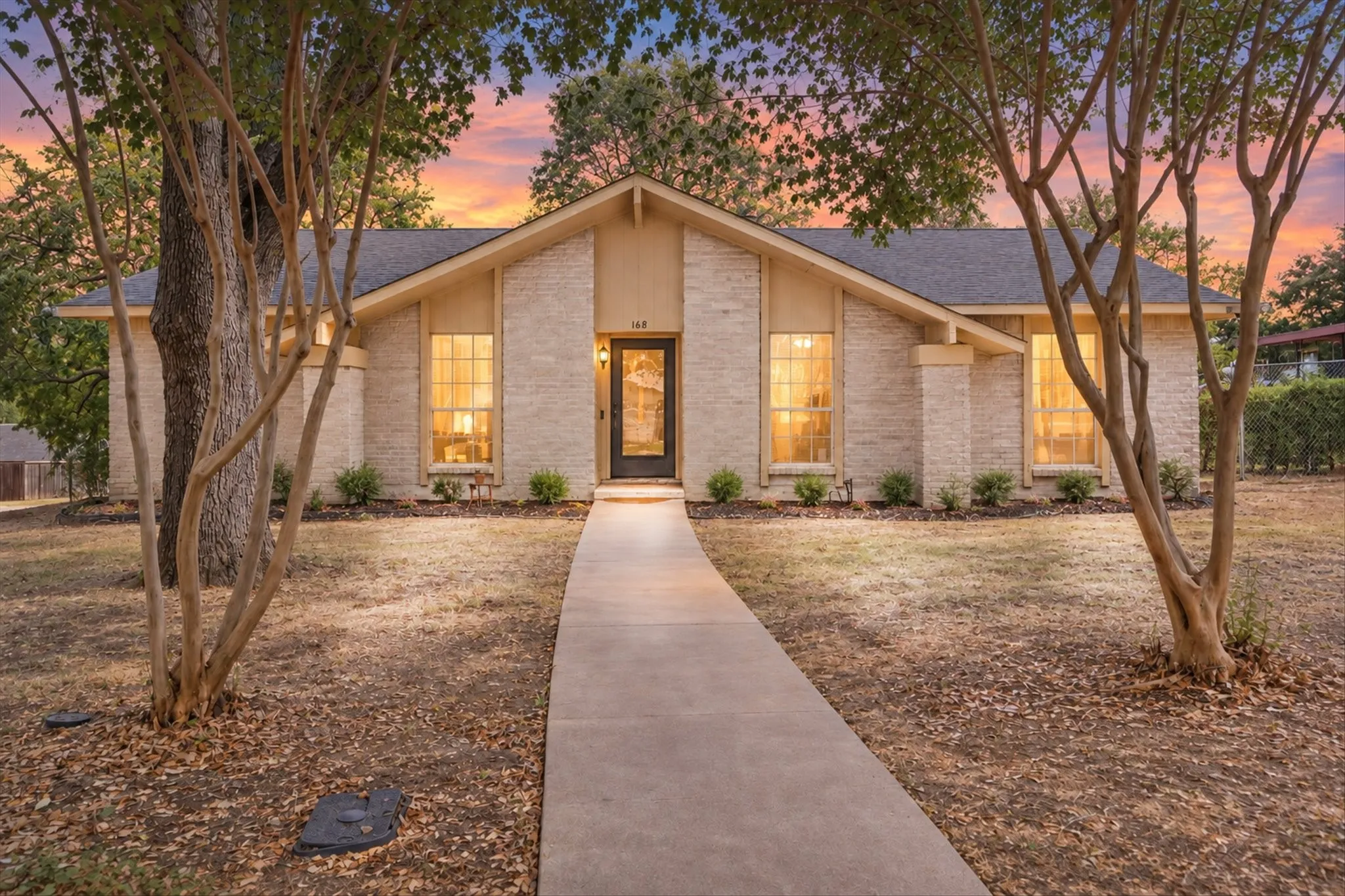 Single Family Residence For Sale in Dallas County , 168 Faircrest Drive, De Soto, Texas 75115, 3 Bedroom, 2 Bathroom, 2 Garage spaces, 2,134 Sqft, built in 1974, mls#21387528, Real Estate Agent in De Soto, Homes For Sale in Dallas county, Homes For Sale in De Soto, Realtor in De Soto Texas, Real Estate Brokerage Independent Realty Texas, Luminita Cordes Realtor