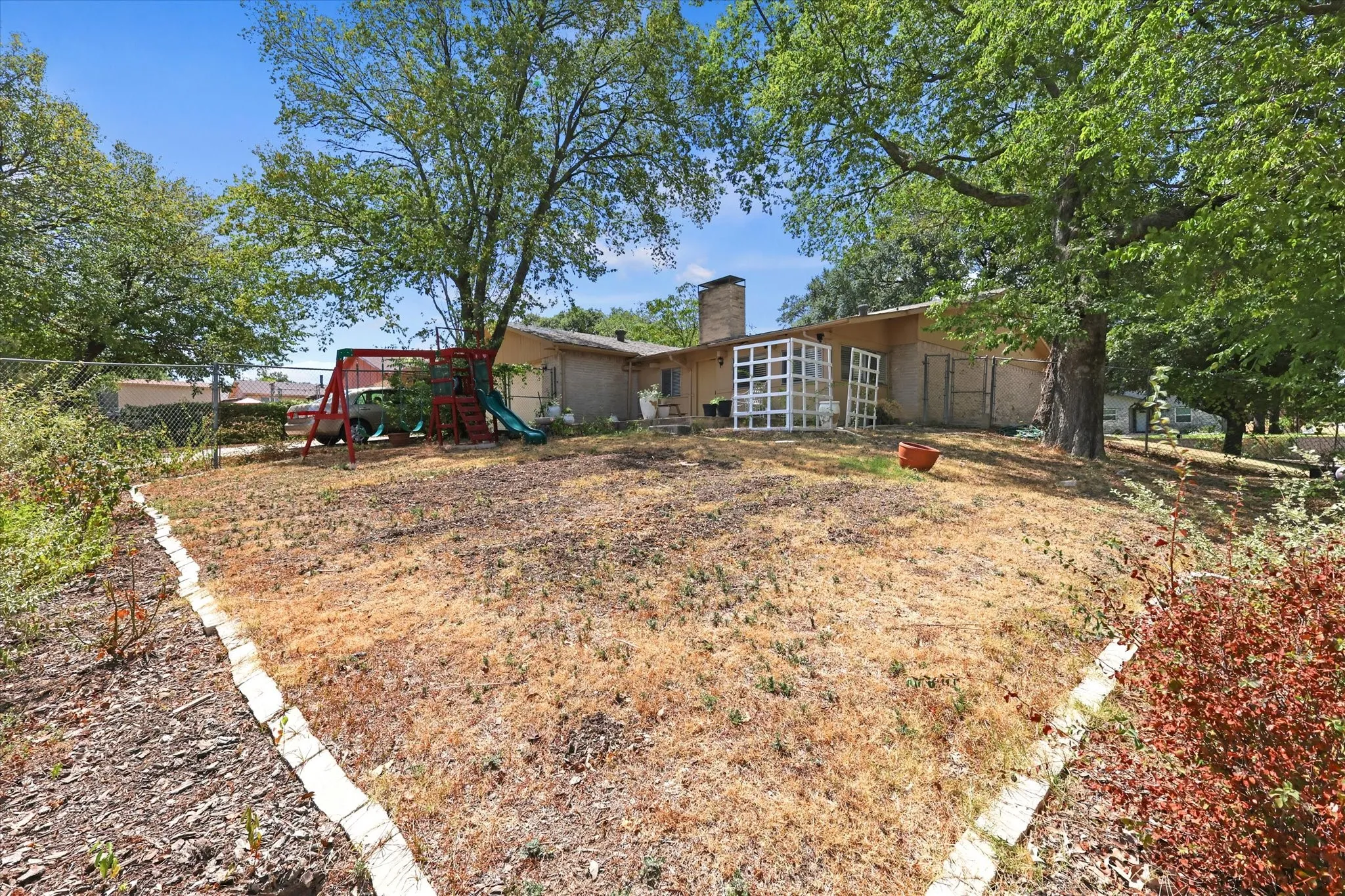 Single Family Residence For Sale in Dallas County , 168 Faircrest Drive, De Soto, Texas 75115, 3 Bedroom, 2 Bathroom, 2 Garage spaces, 2,134 Sqft, built in 1974, mls#21387528, Real Estate Agent in De Soto, Homes For Sale in Dallas county, Homes For Sale in De Soto, Realtor in De Soto Texas, Real Estate Brokerage Independent Realty Texas, Luminita Cordes Realtor