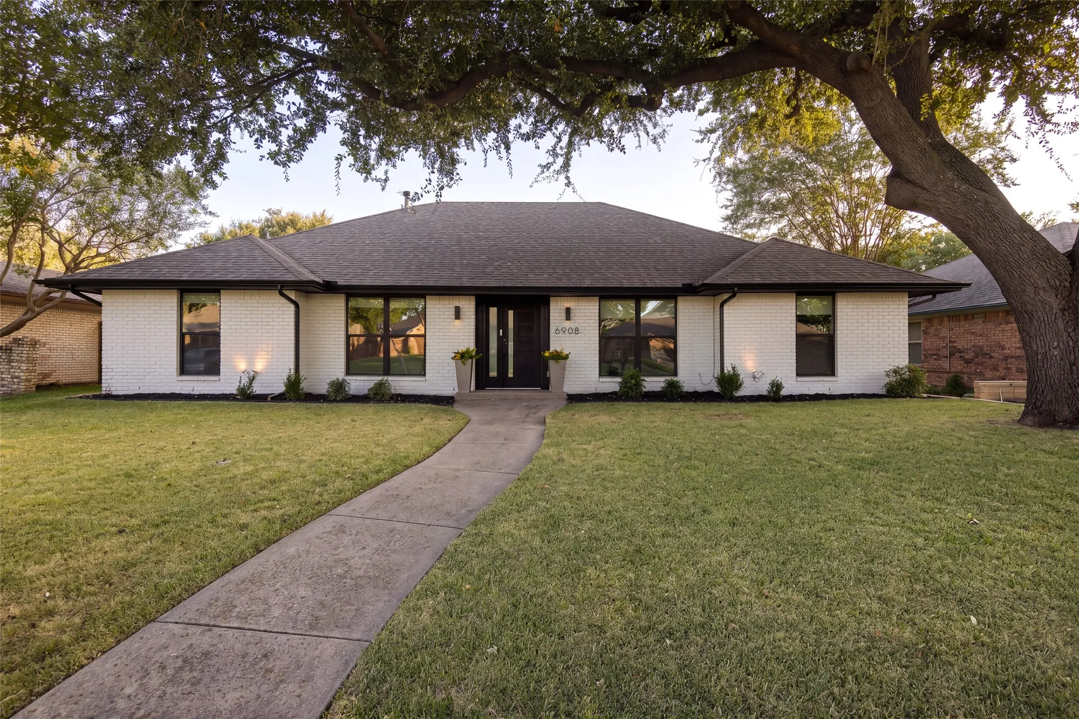 Single Family Residence For Sale in Dallas County , 6908 Windy Ridge Drive, Dallas, Texas 75248, 4 Bedroom, 3 Bathroom, 2 Garage spaces, 2,562 Sqft, built in 1976, mls#21386354, Real Estate Agent in Dallas, Homes For Sale in Dallas county, Homes For Sale in Dallas, Realtor in Dallas Texas, Real Estate Brokerage Independent Realty Texas, Luminita Cordes Realtor